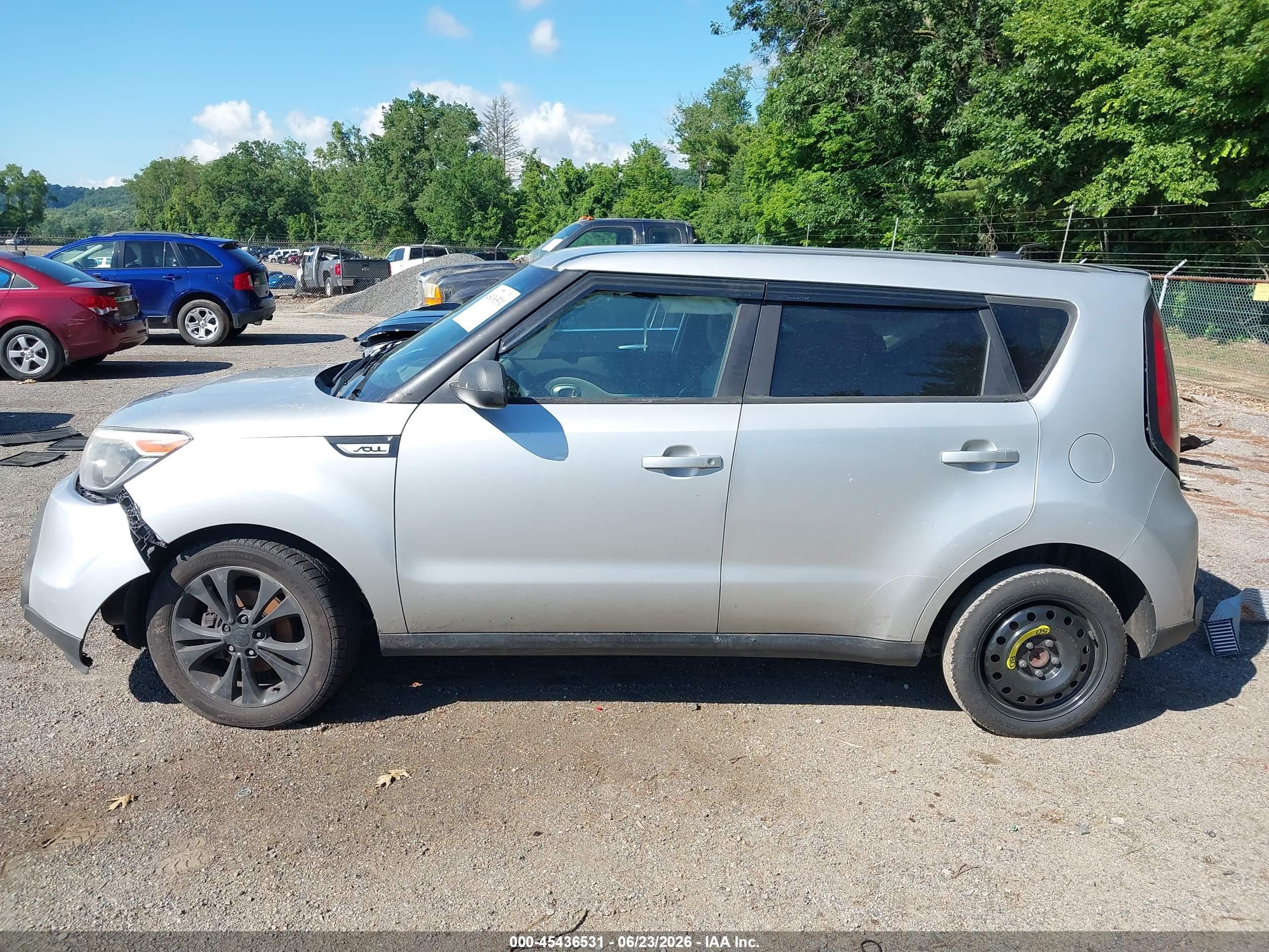 2015 Kia Soul + Серебряный vin: KNDJP3A54F7790947