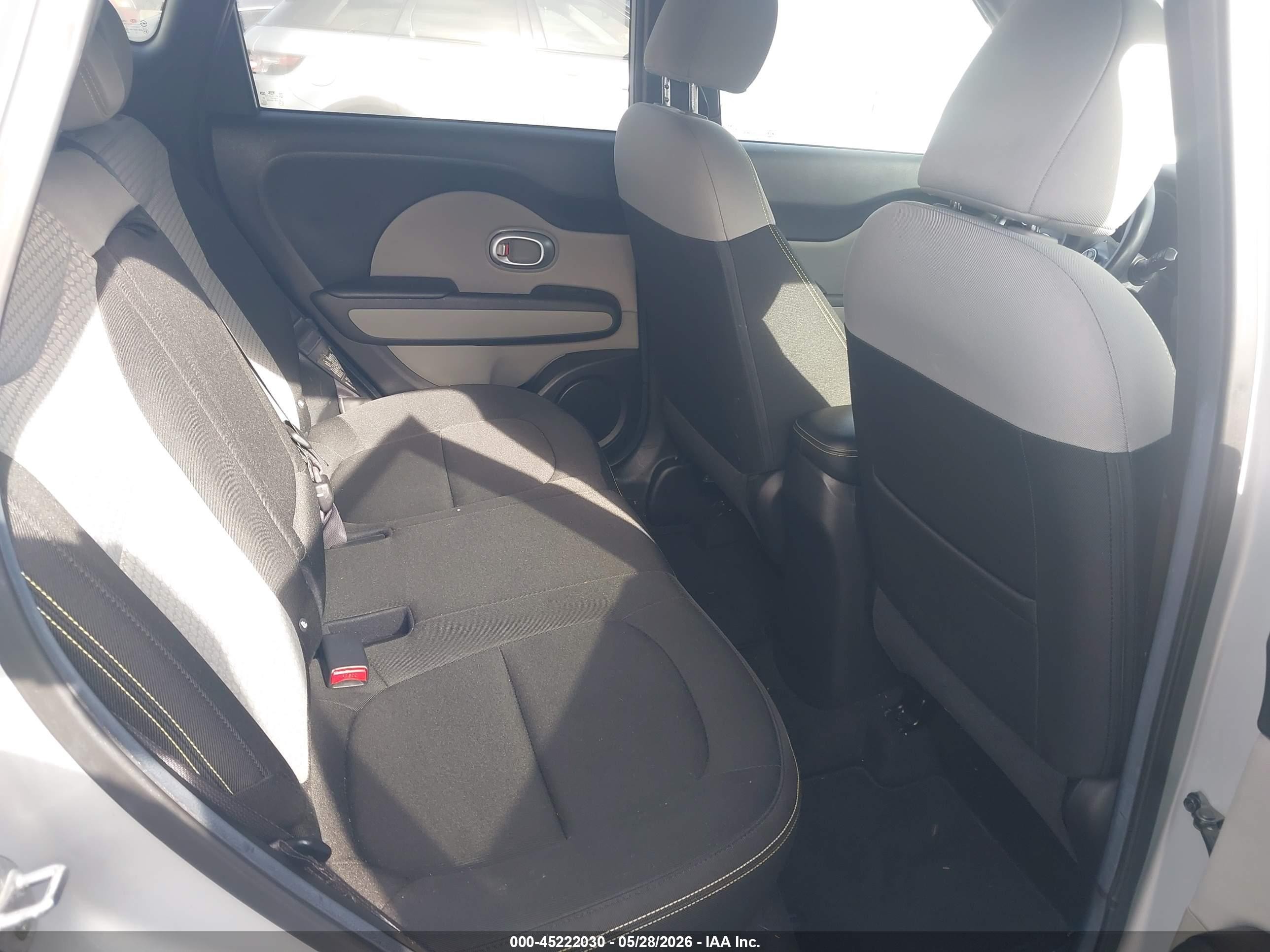 2015 Kia Soul + Silver vin: KNDJP3A54F7802773