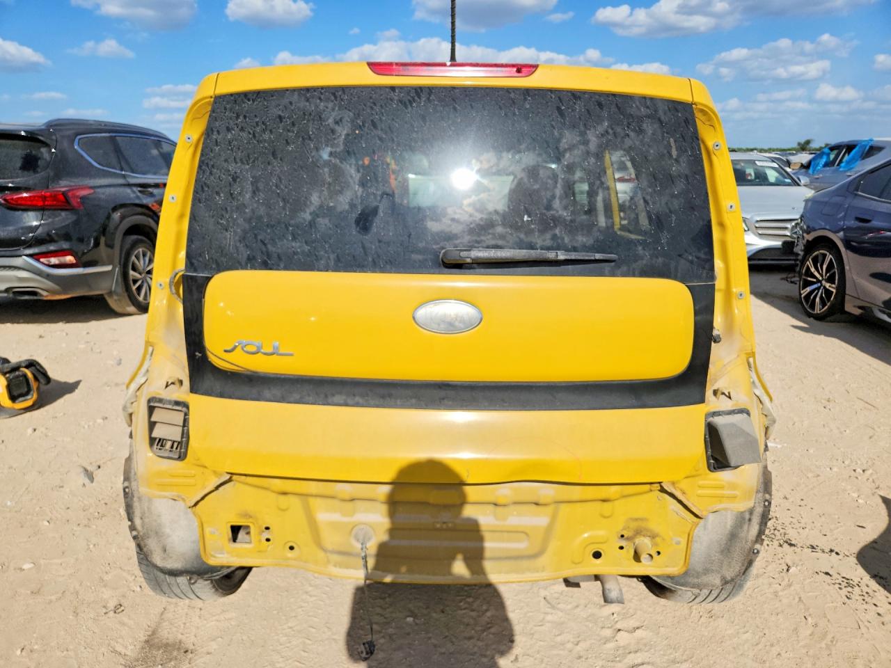 2014 Kia Soul + Yellow vin: KNDJP3A55E7033585