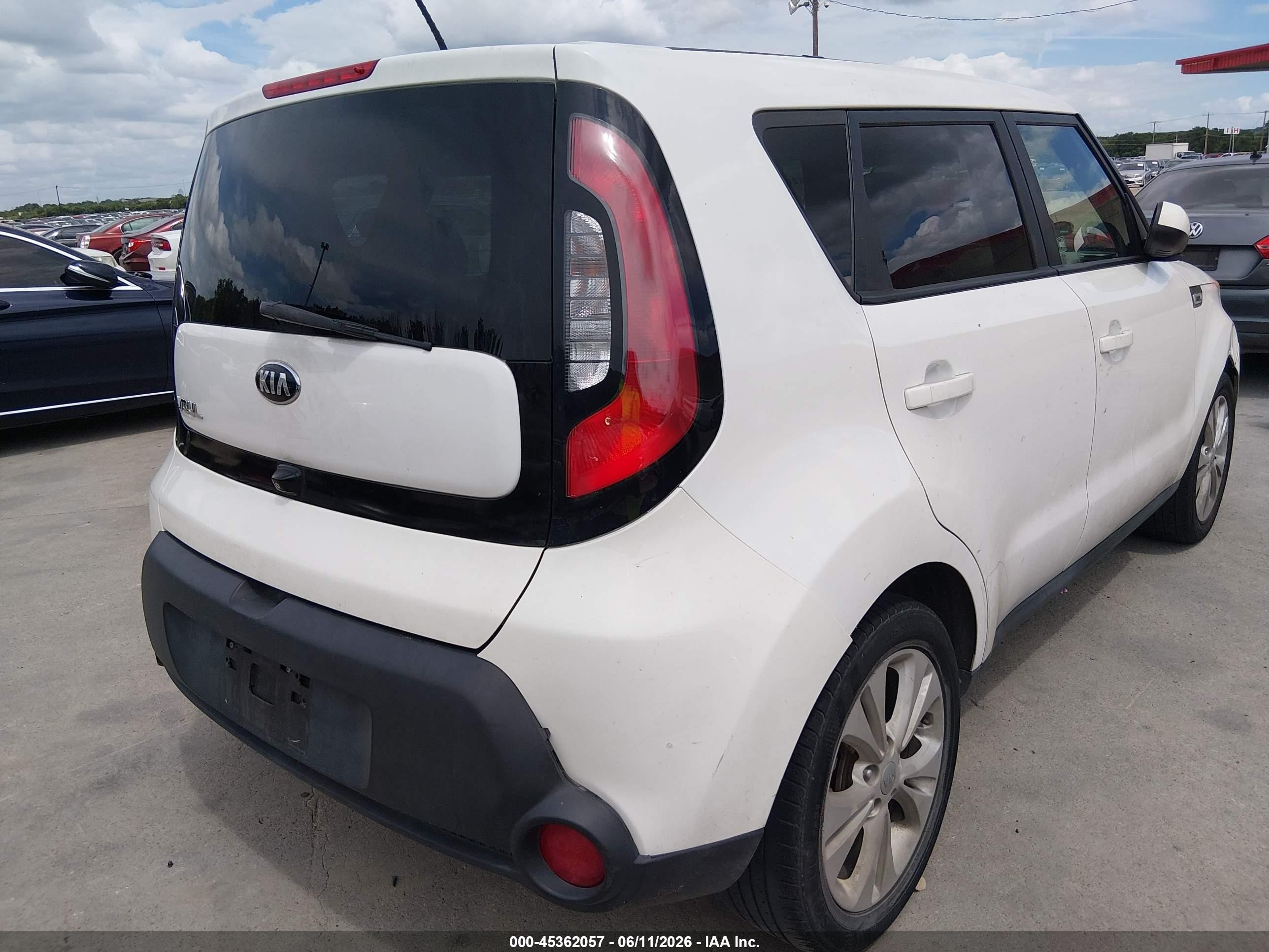2015 Kia Soul + White vin: KNDJP3A55F7142887