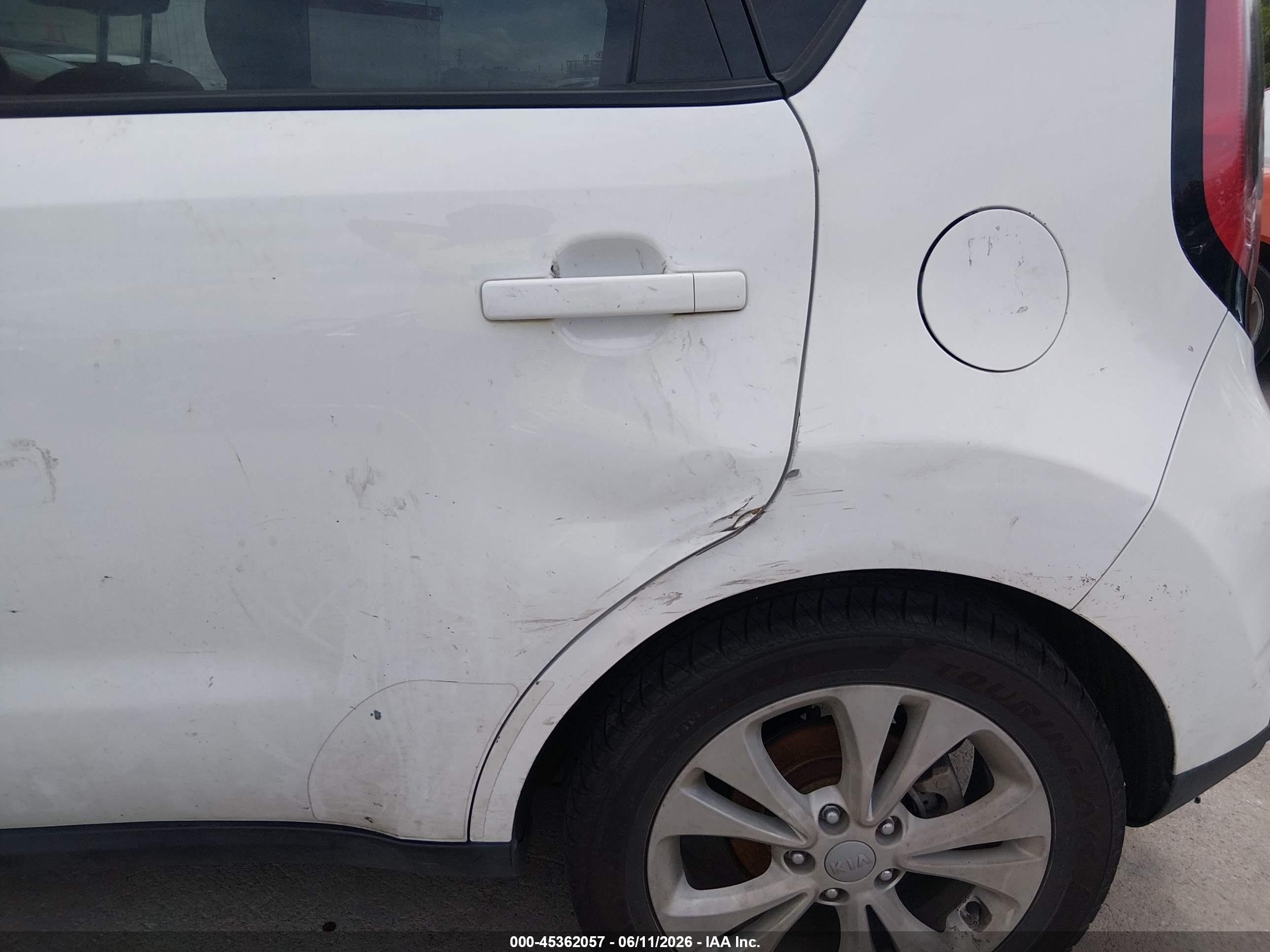 2015 Kia Soul + White vin: KNDJP3A55F7142887