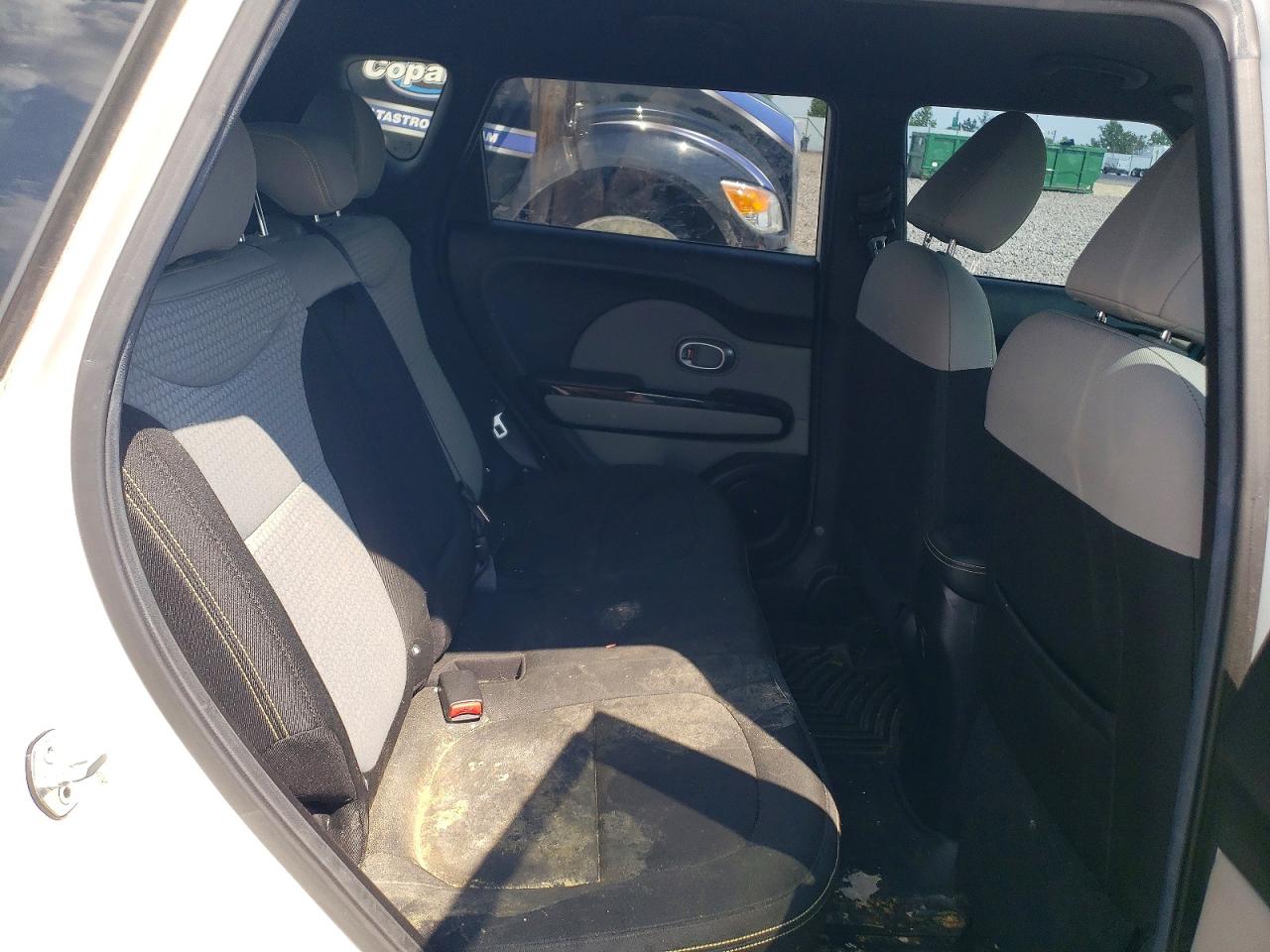 2015 Kia Soul + White vin: KNDJP3A55F7144767