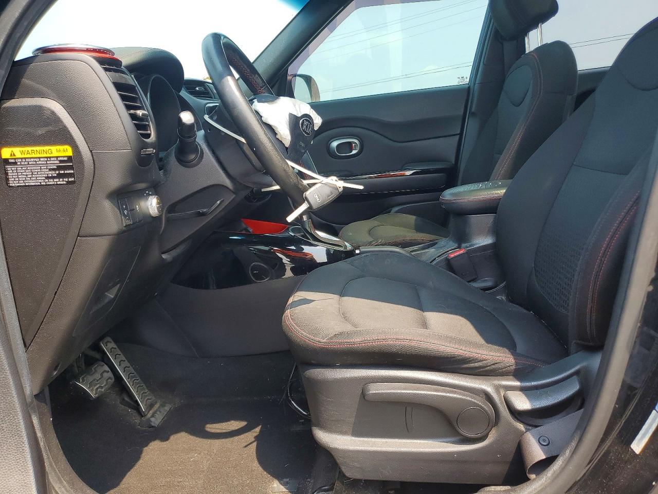 2015 Kia Soul + Black vin: KNDJP3A55F7155722