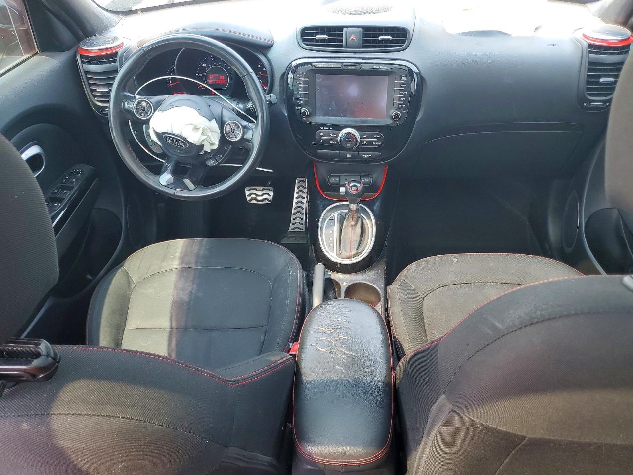 2015 Kia Soul + Black vin: KNDJP3A55F7155722