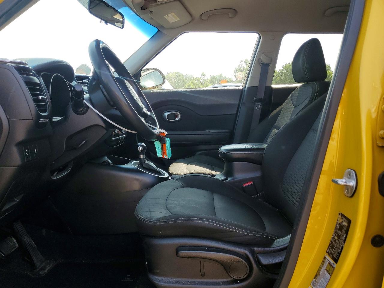 2015 Kia Soul + Yellow vin: KNDJP3A55F7183973