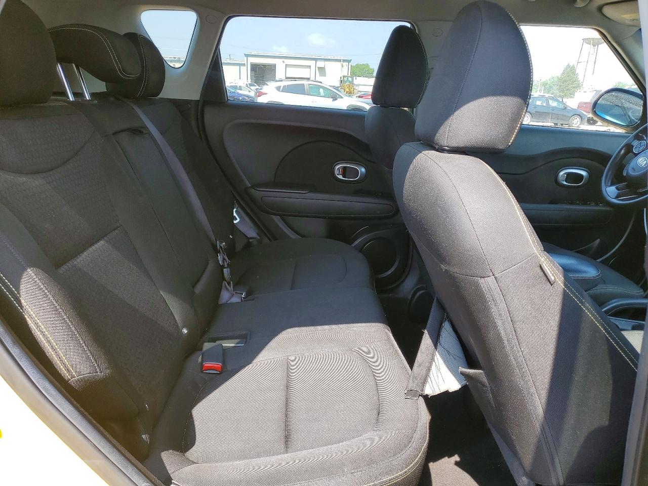 2015 Kia Soul + Yellow vin: KNDJP3A55F7183973
