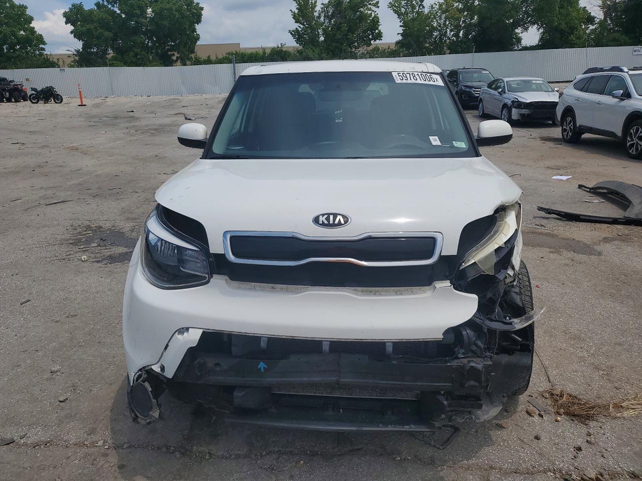 2015 Kia Soul + White vin: KNDJP3A55F7191913