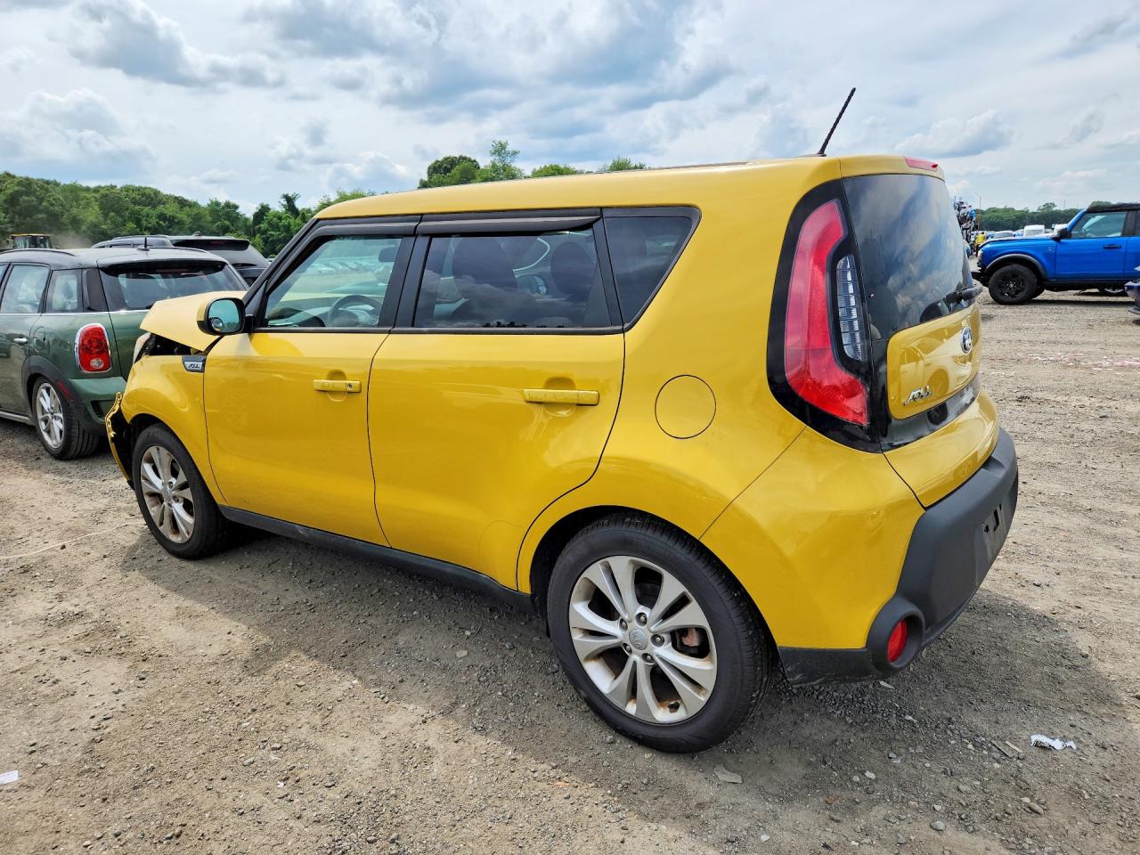 2015 Kia Soul + Yellow vin: KNDJP3A55F7202084