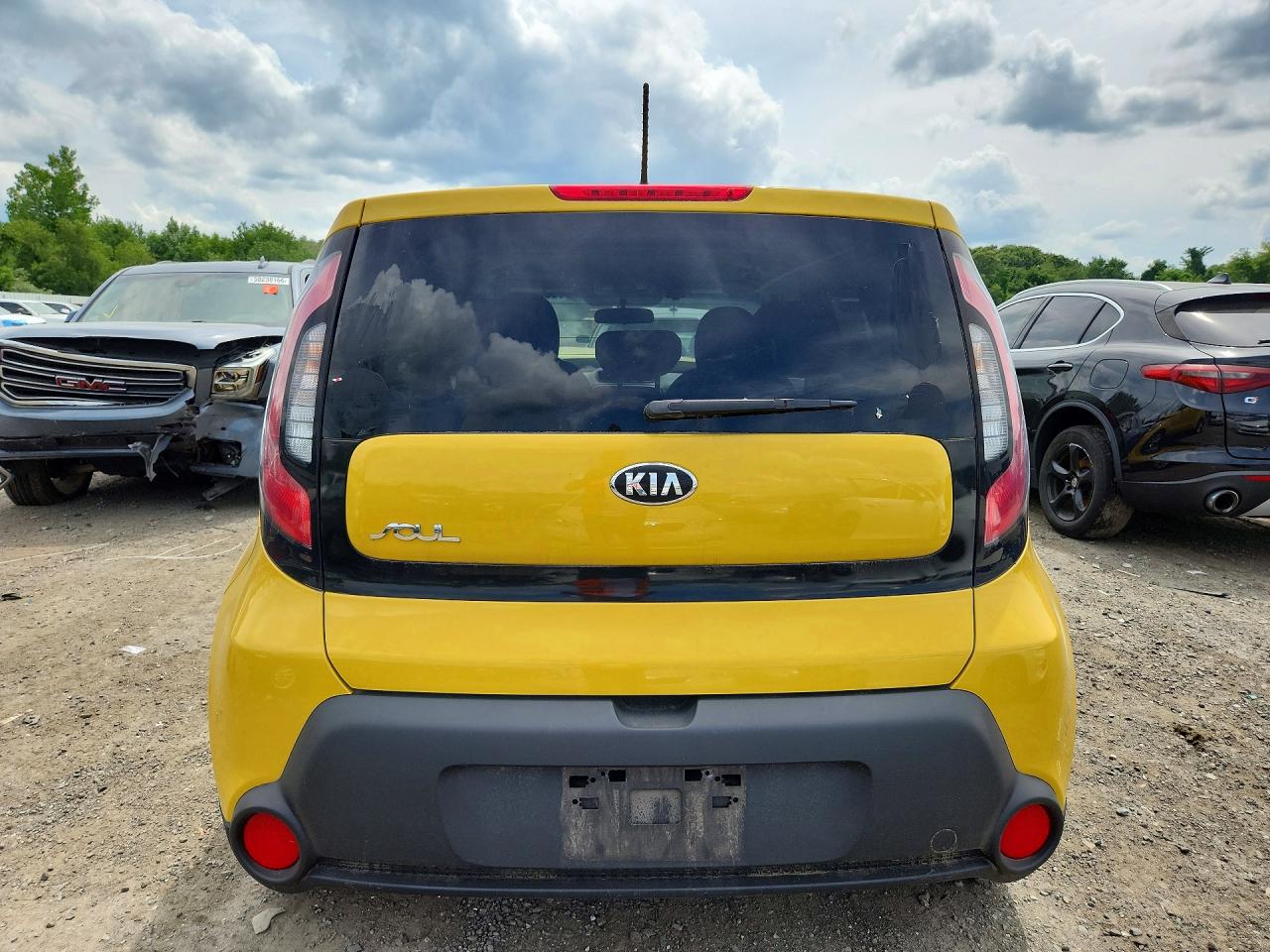 2015 Kia Soul + Yellow vin: KNDJP3A55F7202084