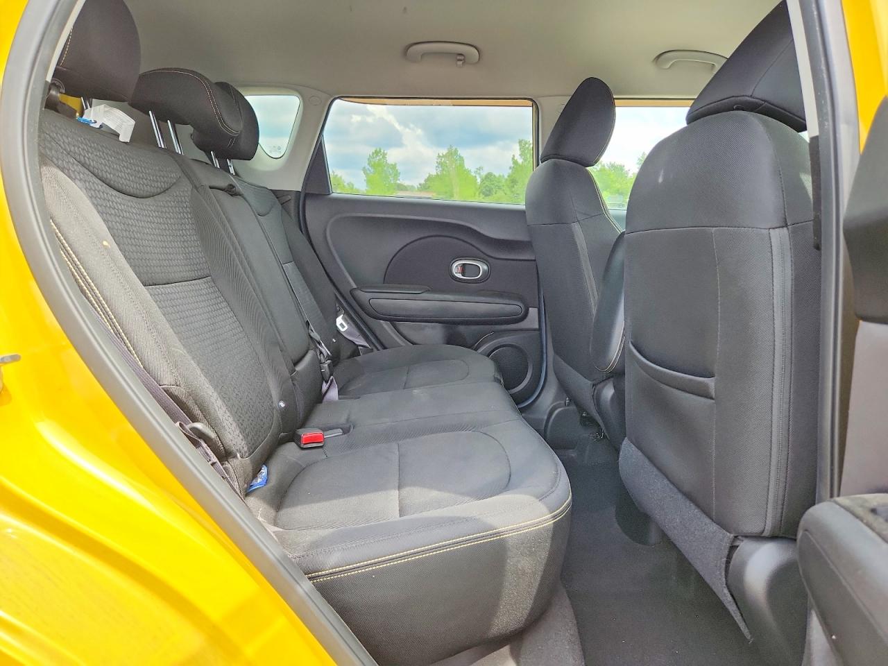2015 Kia Soul + Yellow vin: KNDJP3A55F7202084