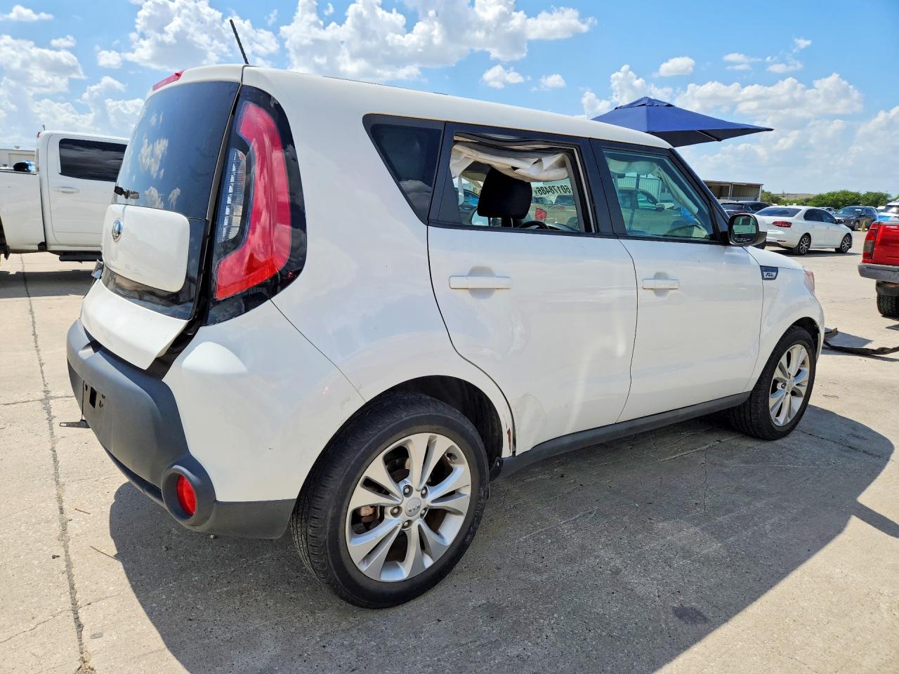 2015 Kia Soul + White vin: KNDJP3A55F7207916