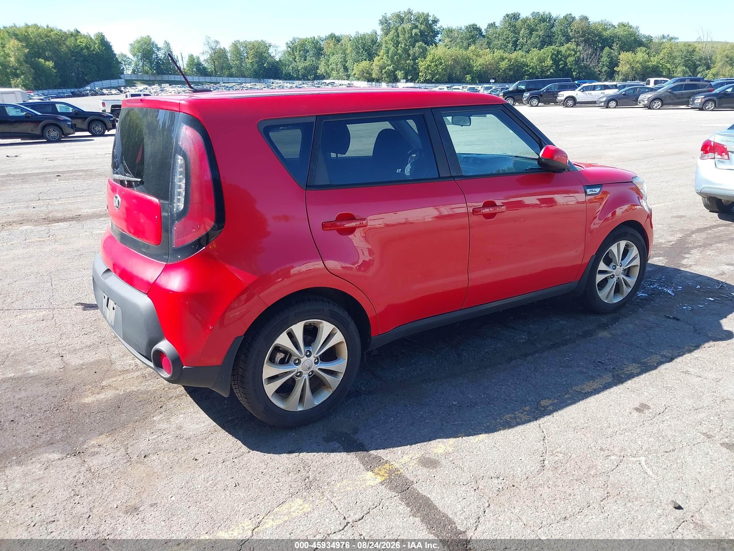 2015 Kia Soul + Red vin: KNDJP3A55F7817055