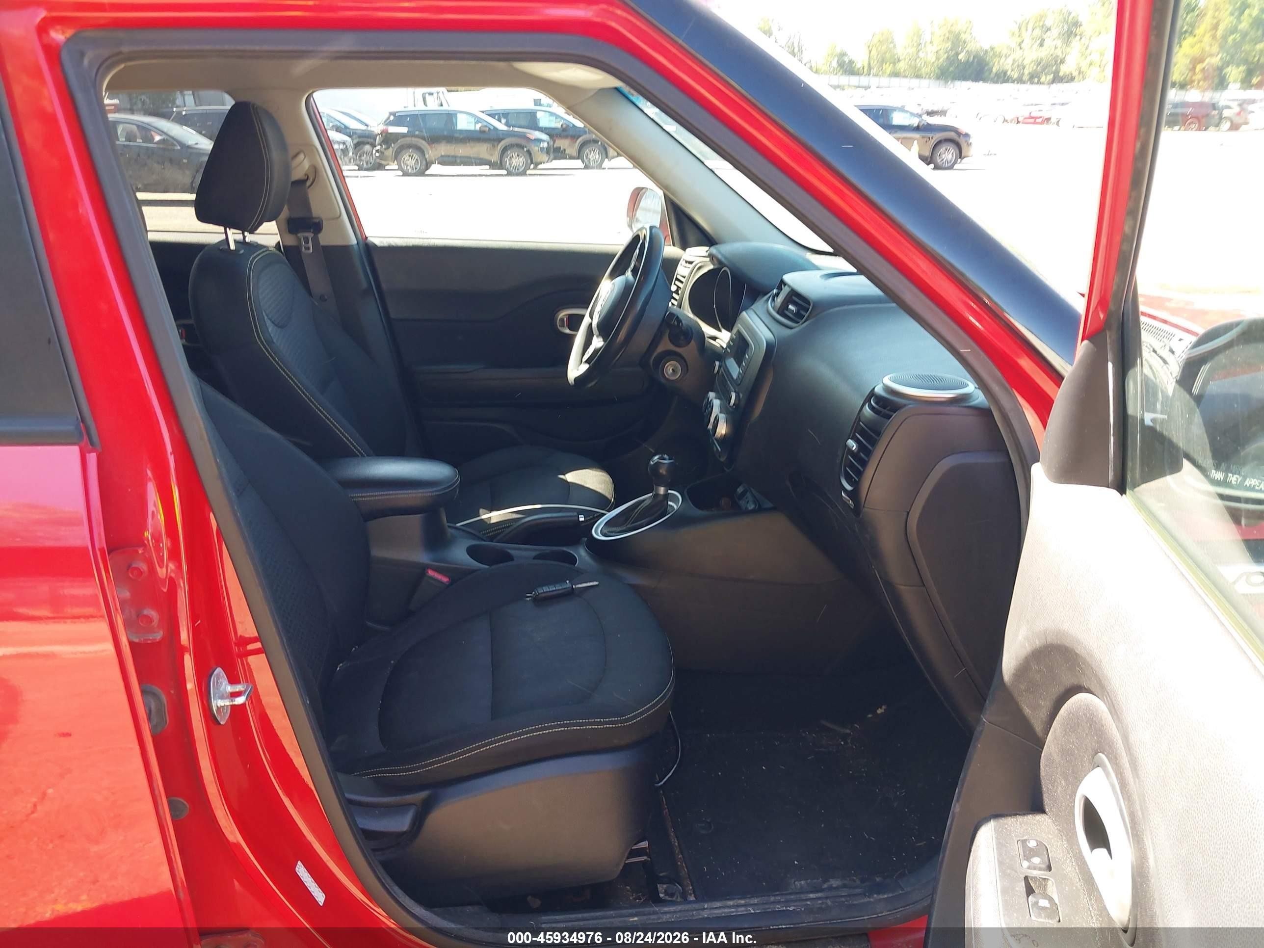 2015 Kia Soul + Red vin: KNDJP3A55F7817055