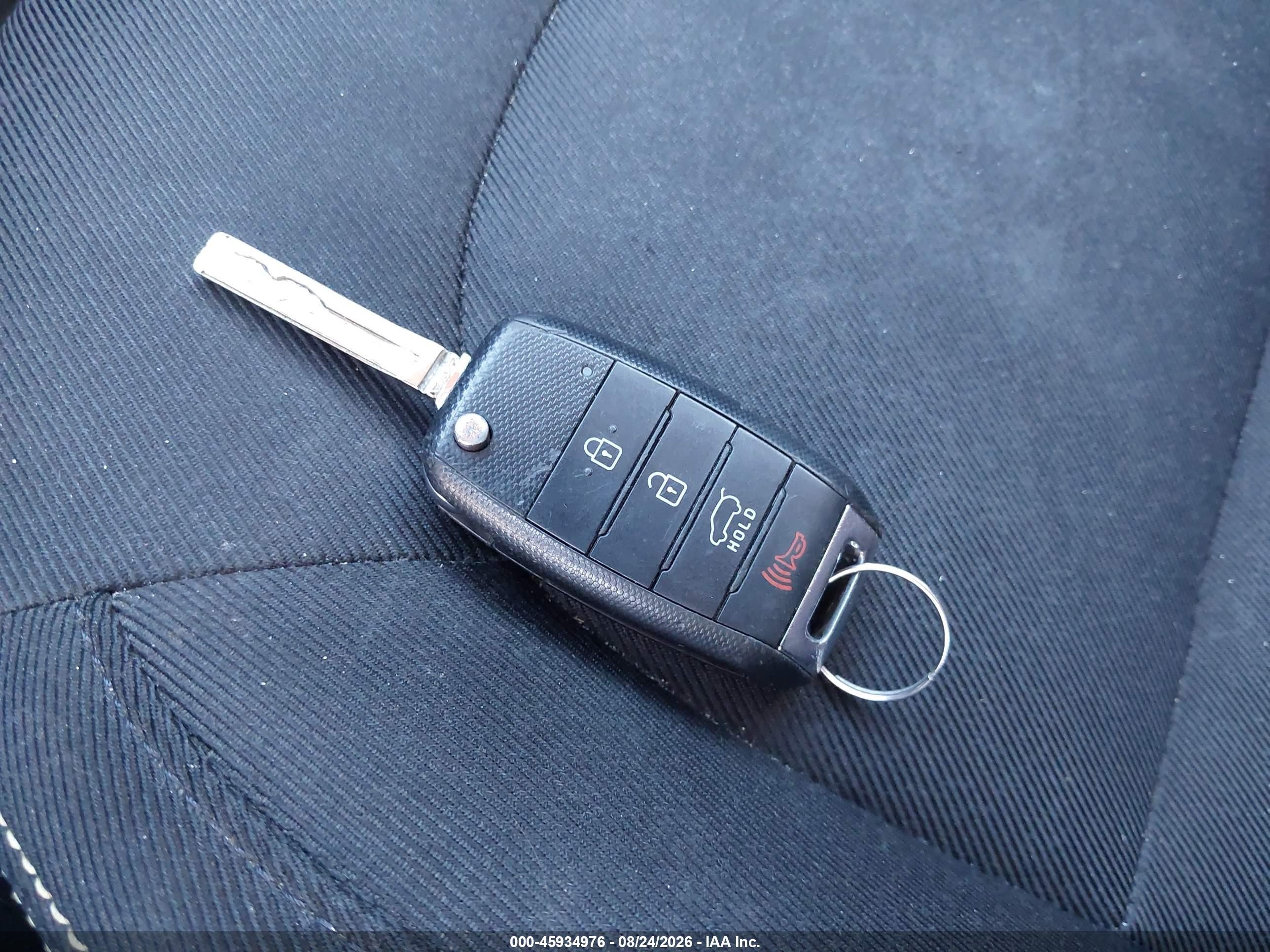 2015 Kia Soul + Red vin: KNDJP3A55F7817055
