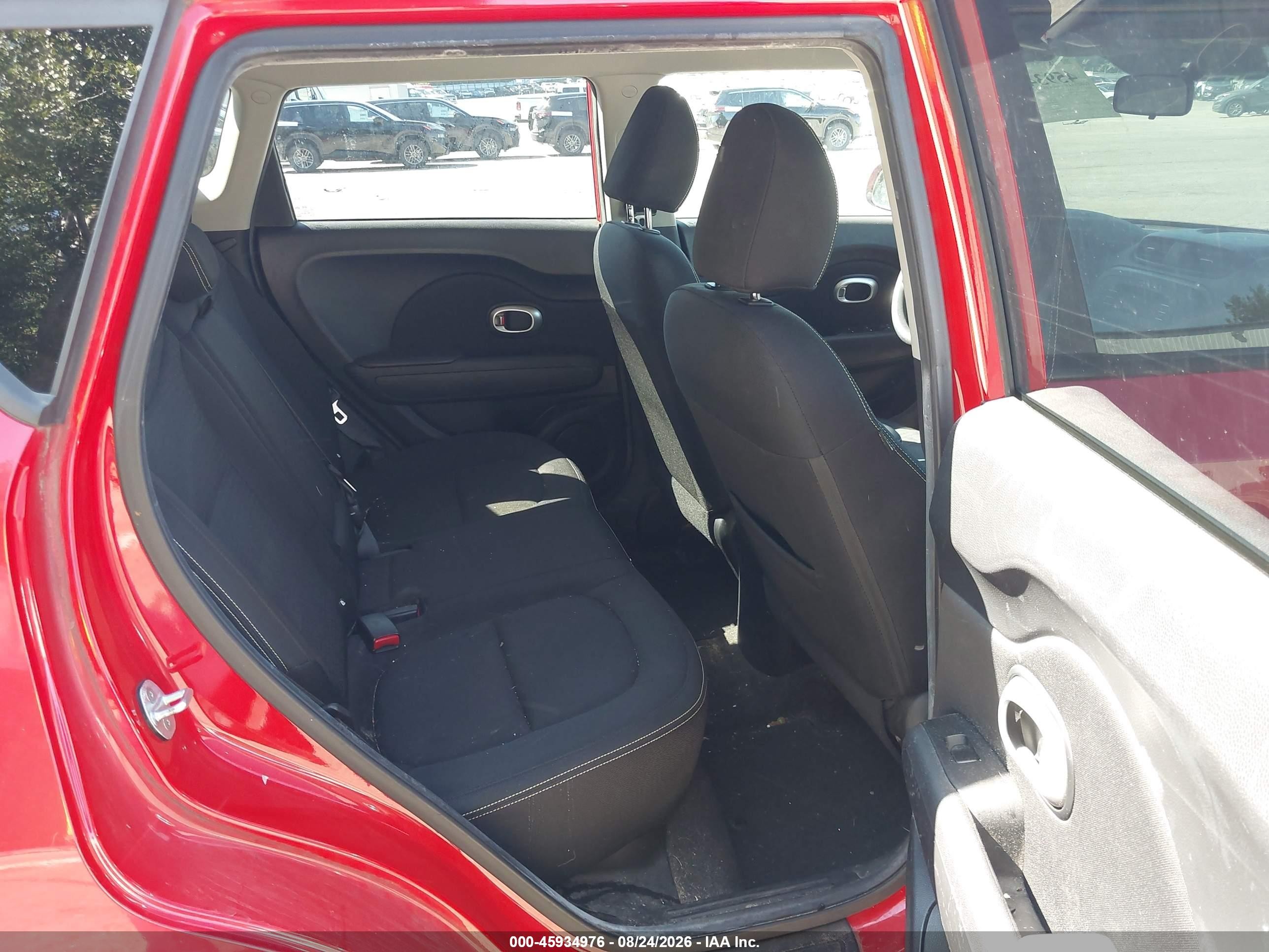2015 Kia Soul + Red vin: KNDJP3A55F7817055