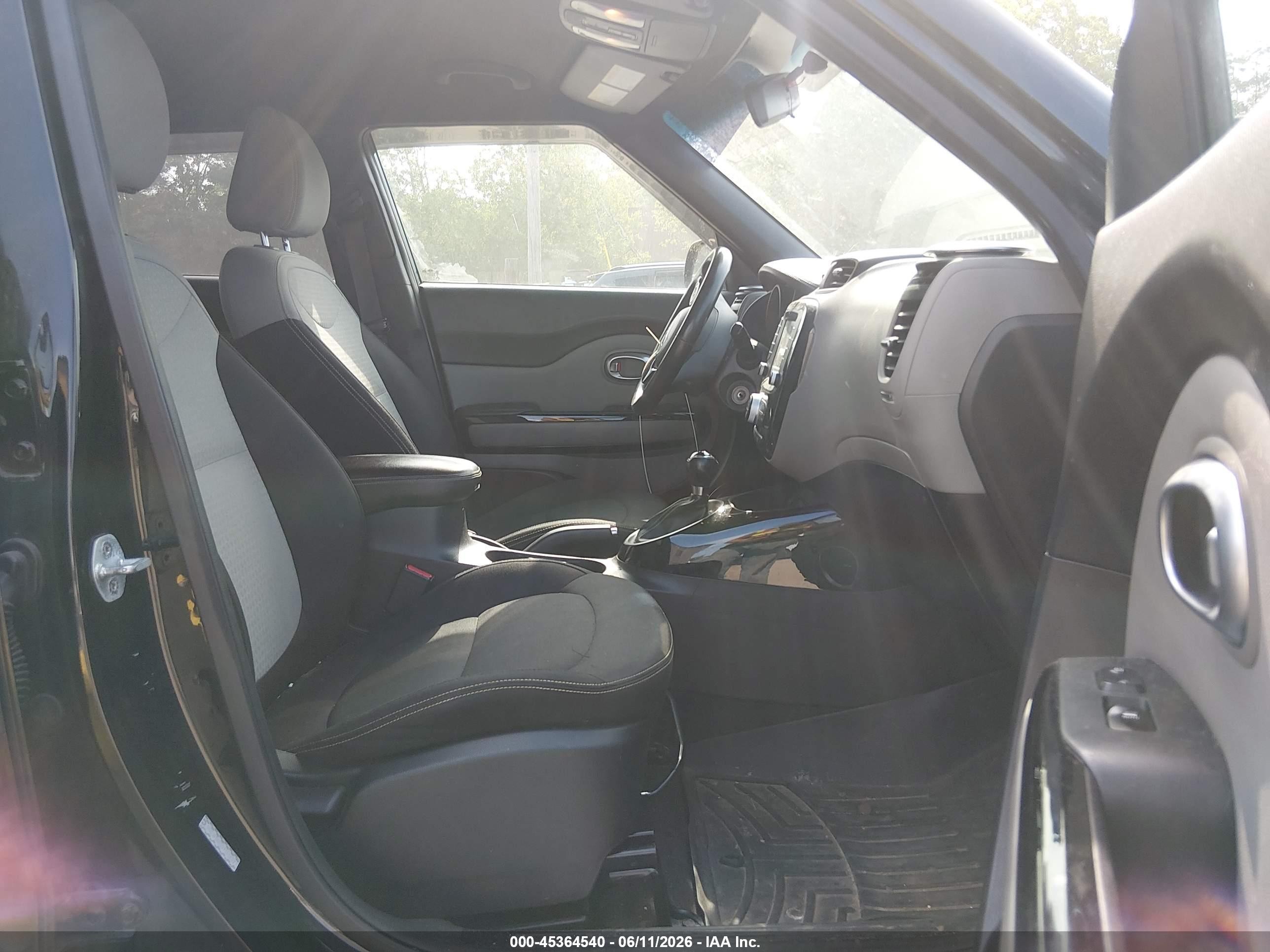 2016 Kia Soul + Black vin: KNDJP3A55G7316622