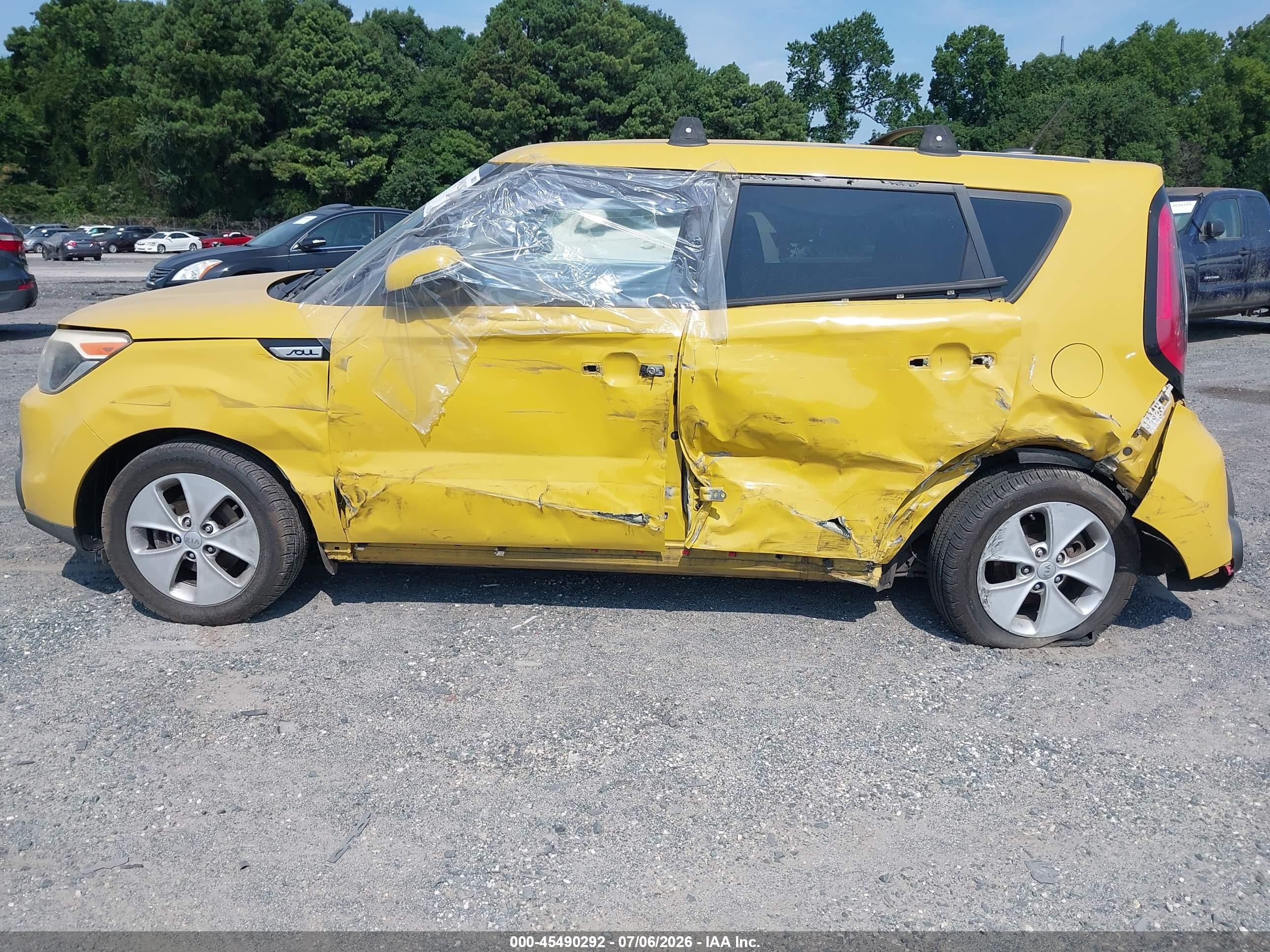 2014 Kia Soul + Yellow vin: KNDJP3A56E7015077