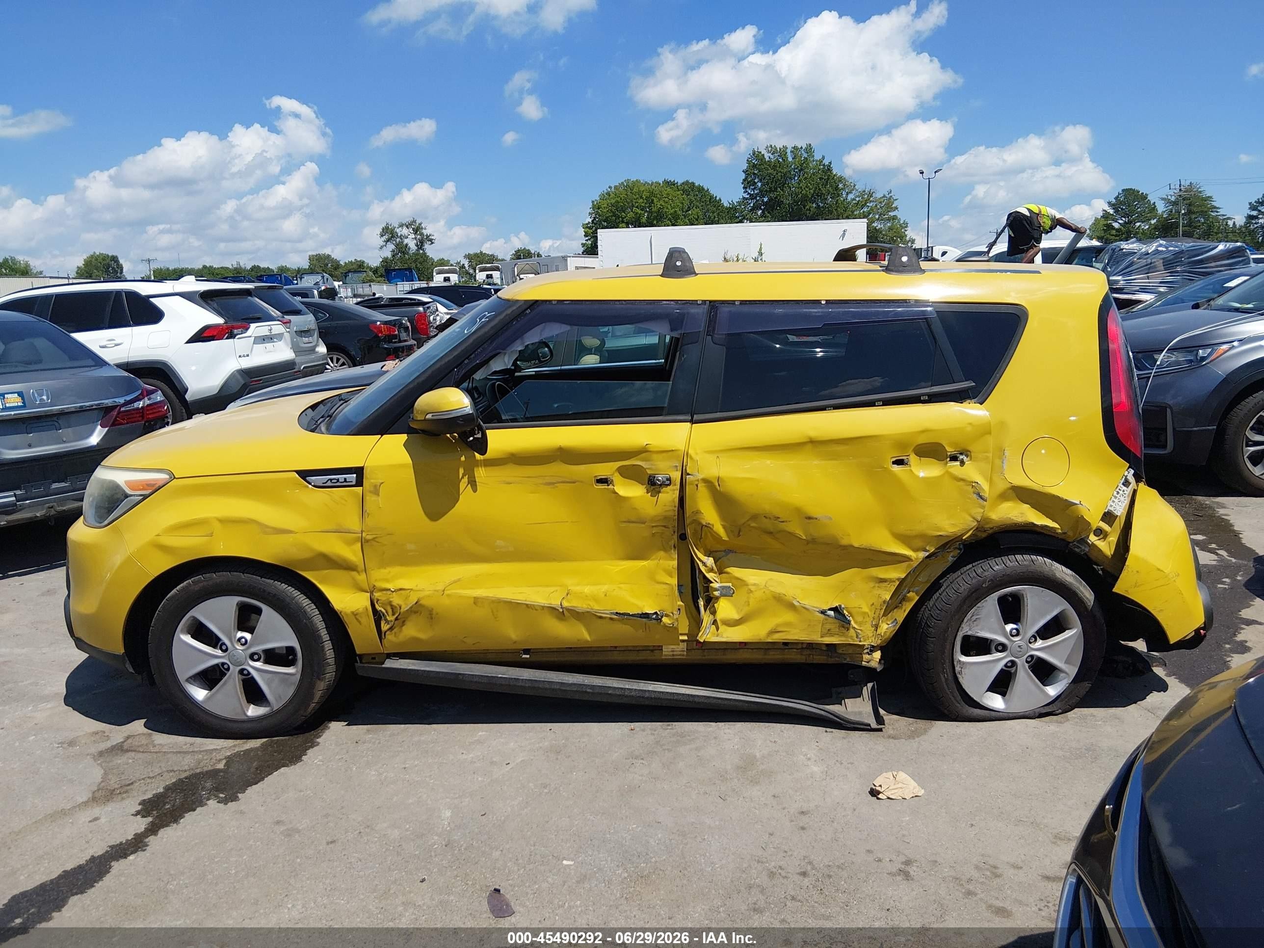 2014 Kia Soul + Yellow vin: KNDJP3A56E7015077