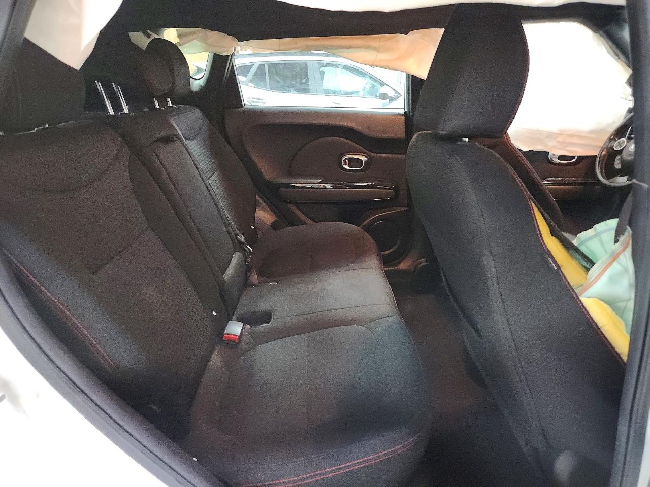 2014 Kia Soul + White vin: KNDJP3A56E7027276