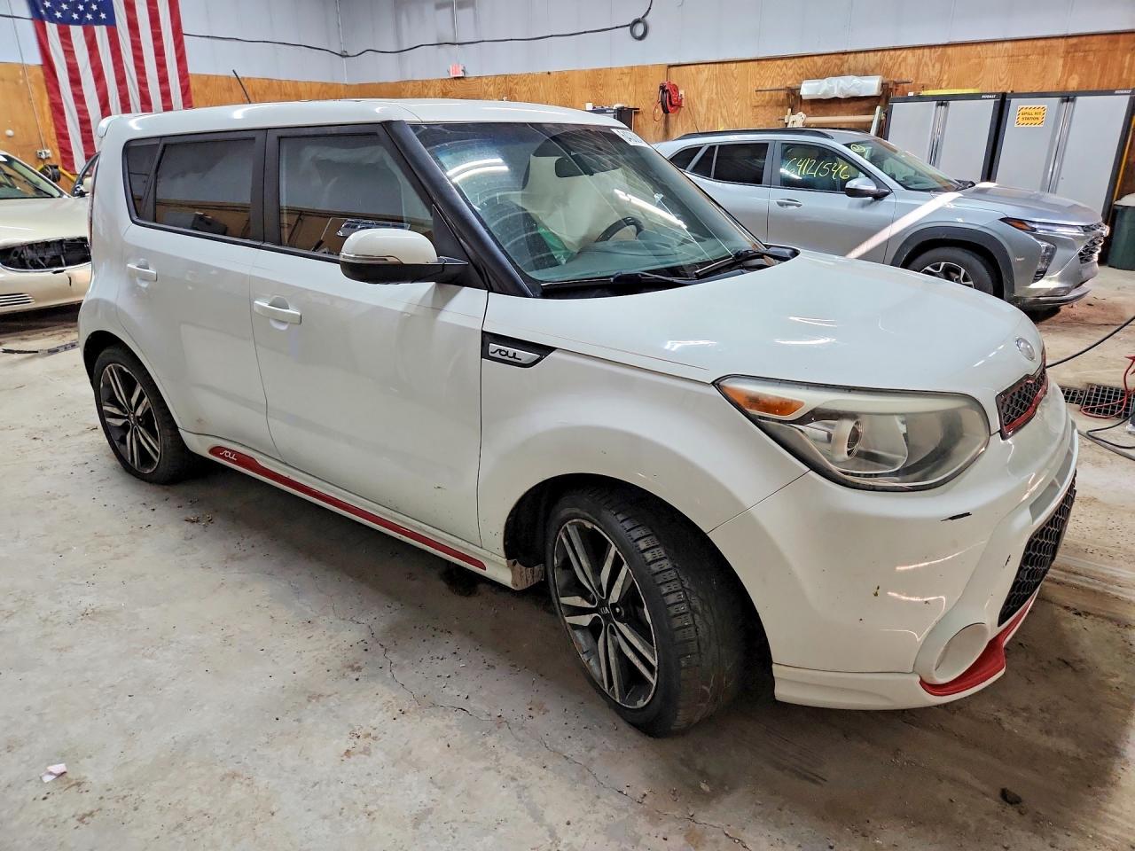 2014 Kia Soul + White vin: KNDJP3A56E7027276