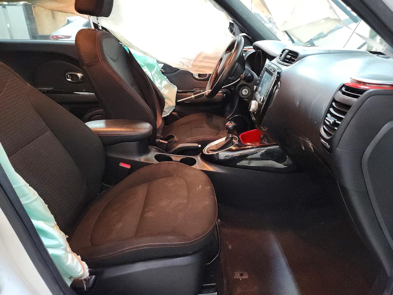 2014 Kia Soul + White vin: KNDJP3A56E7027276