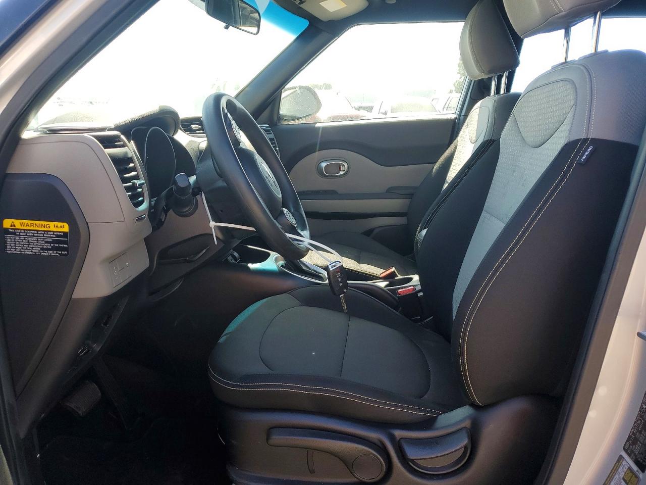 2014 Kia Soul + Silver vin: KNDJP3A56E7701409