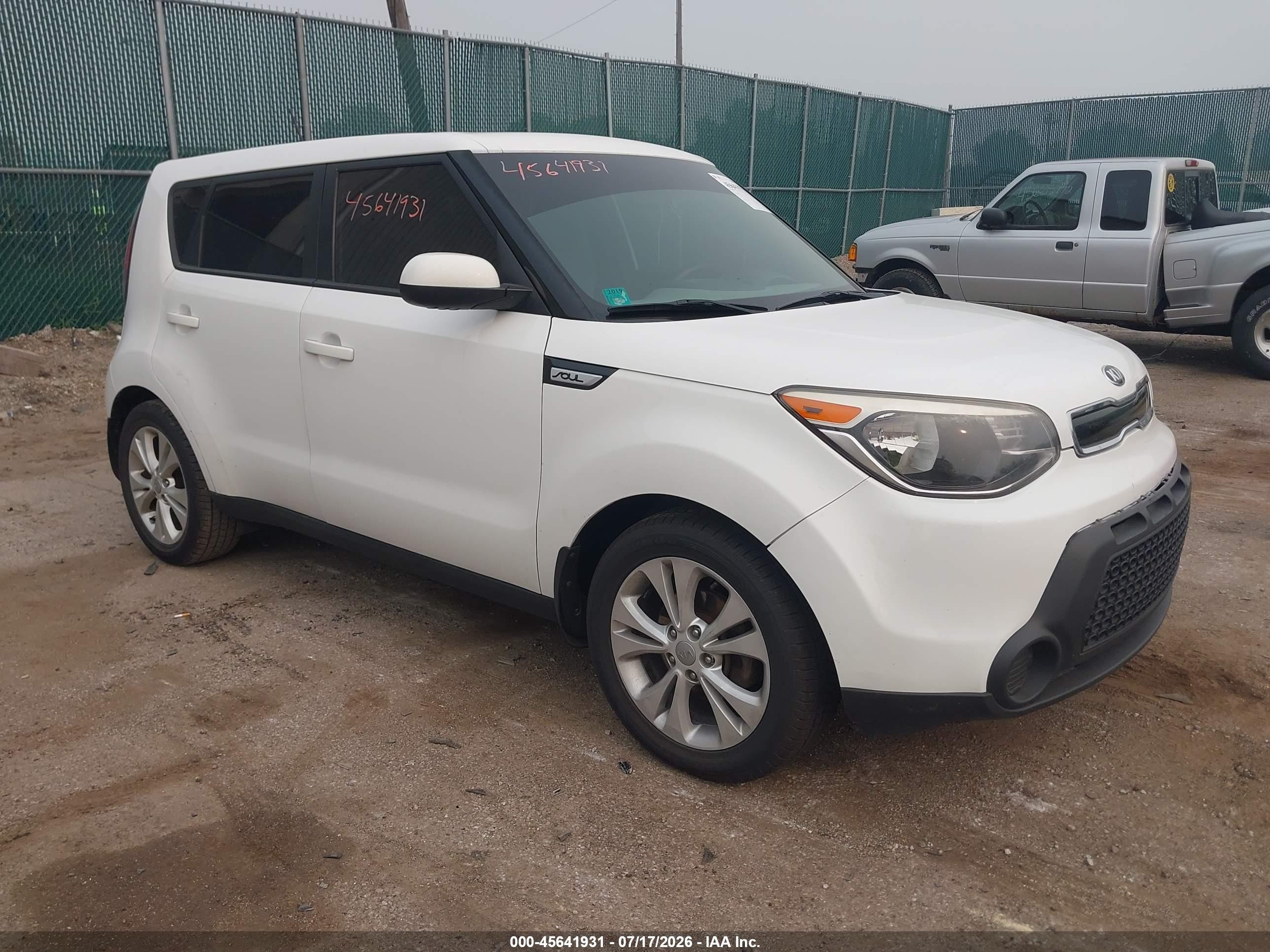 2015 Kia Soul + White vin: KNDJP3A56F7118971