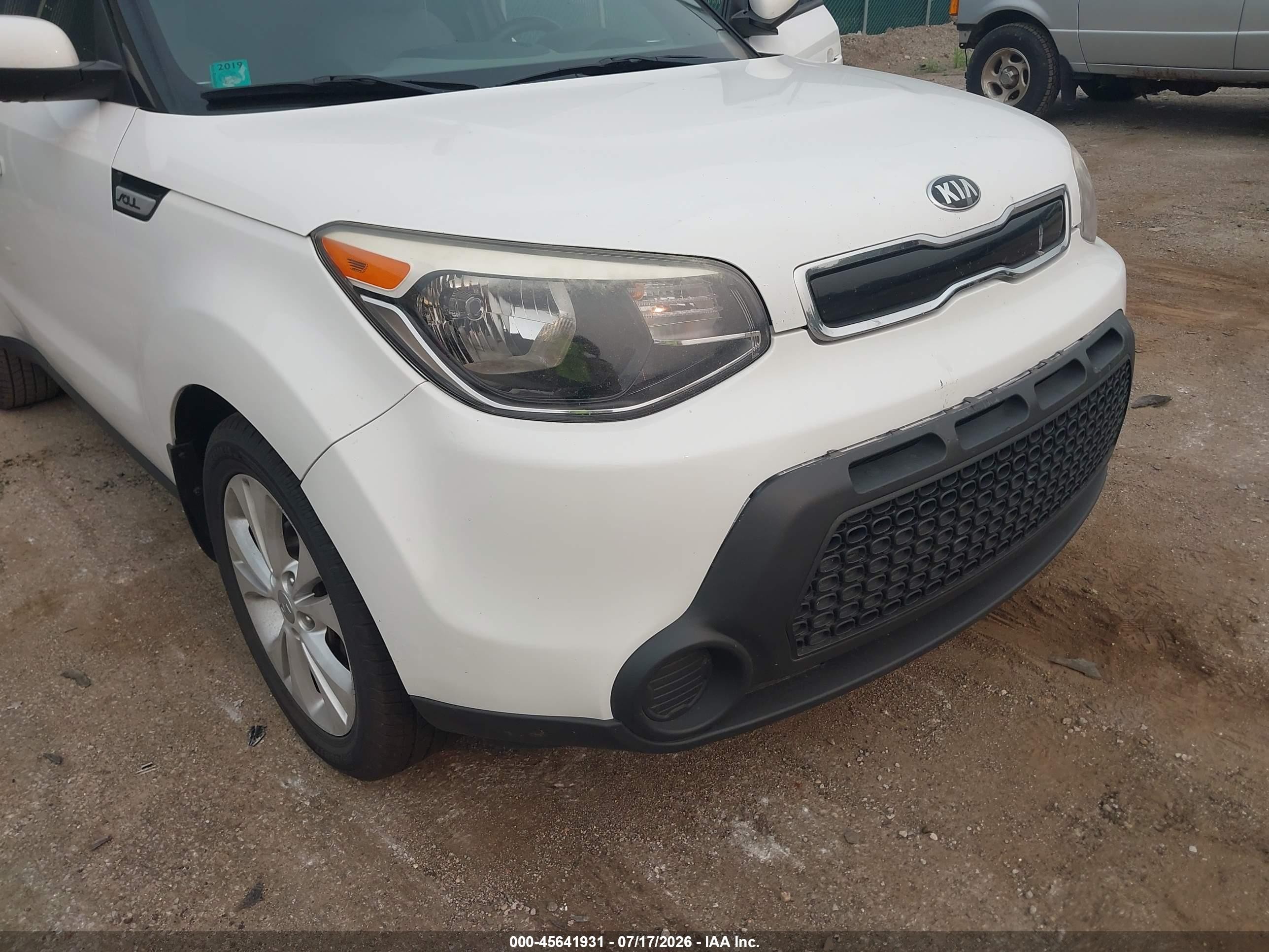 2015 Kia Soul + White vin: KNDJP3A56F7118971