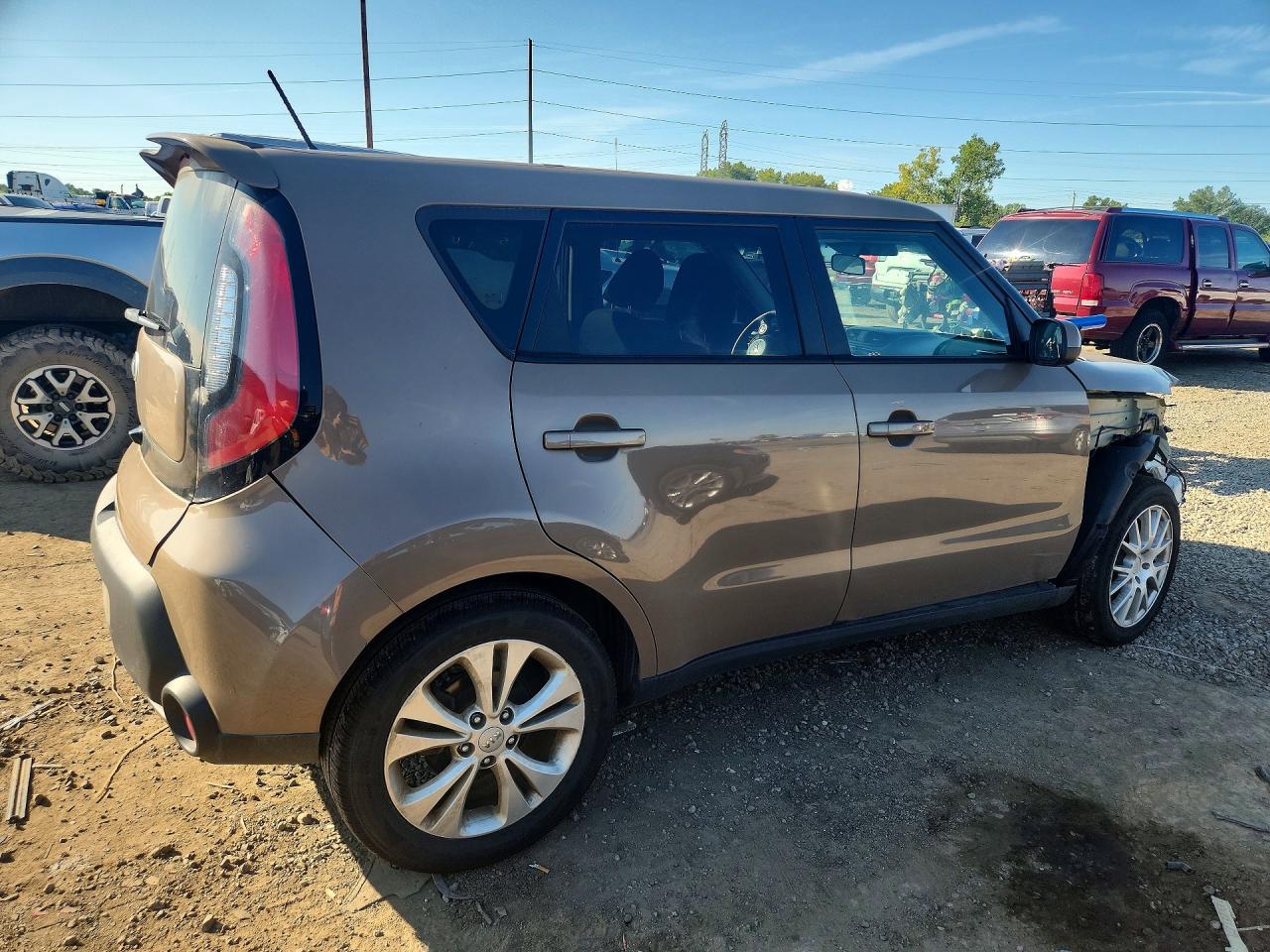 2015 Kia Soul + Желто-коричневый vin: KNDJP3A56F7142221
