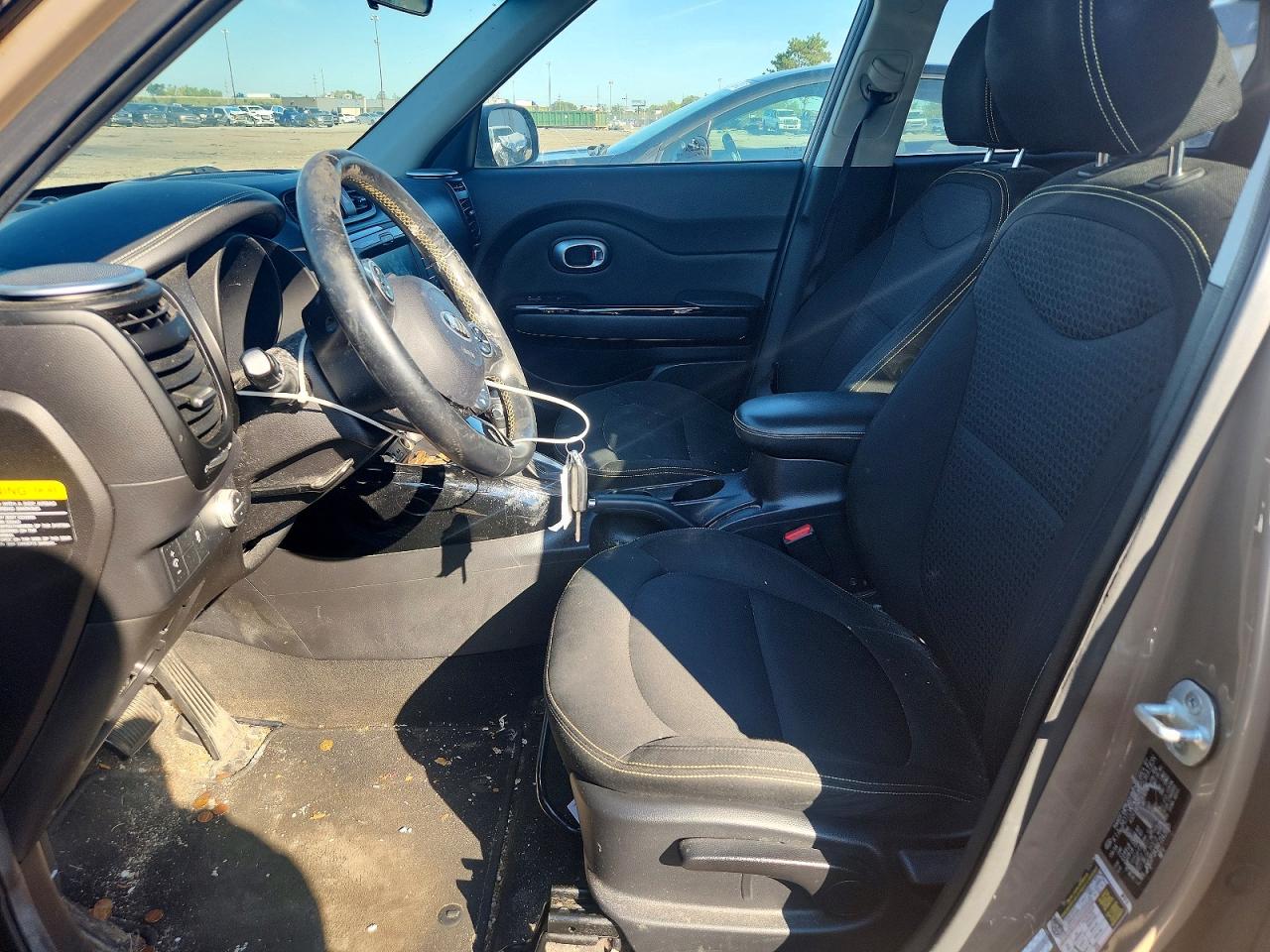 2015 Kia Soul + Желто-коричневый vin: KNDJP3A56F7142221