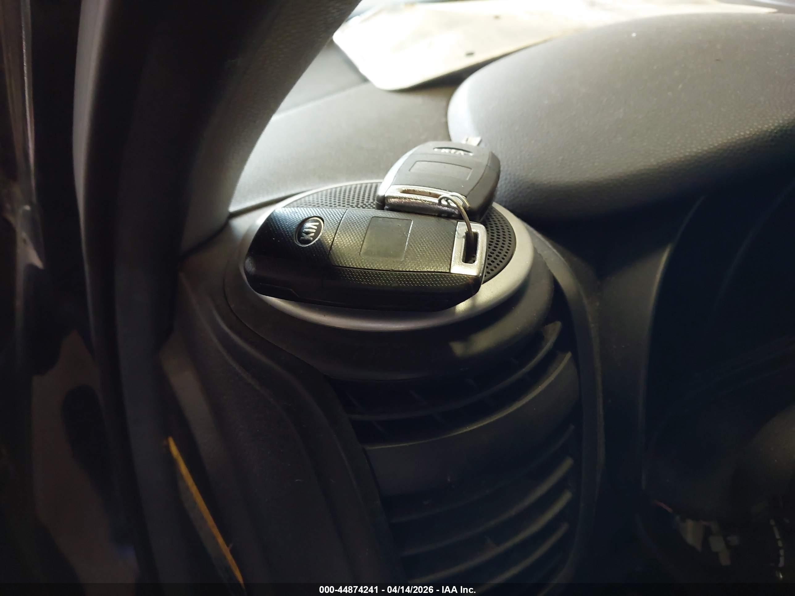 2015 Kia Soul + Black vin: KNDJP3A56F7149038