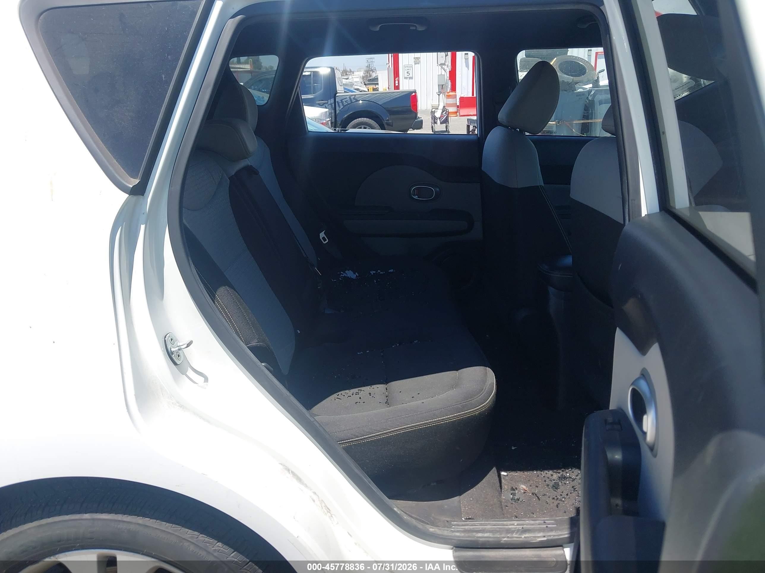 2015 Kia Soul + White vin: KNDJP3A56F7159634