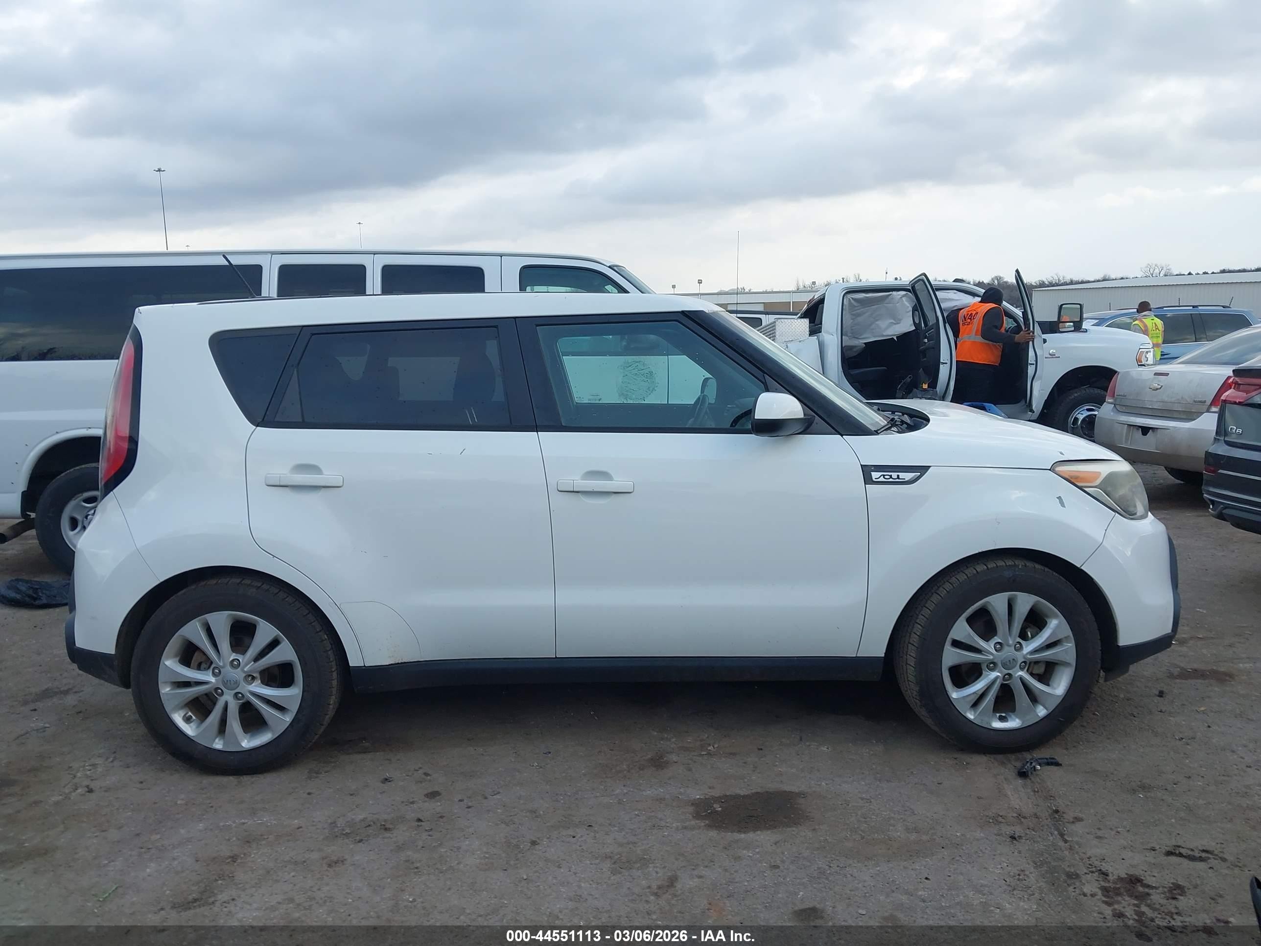 2015 Kia Soul + Белый vin: KNDJP3A56F7163778