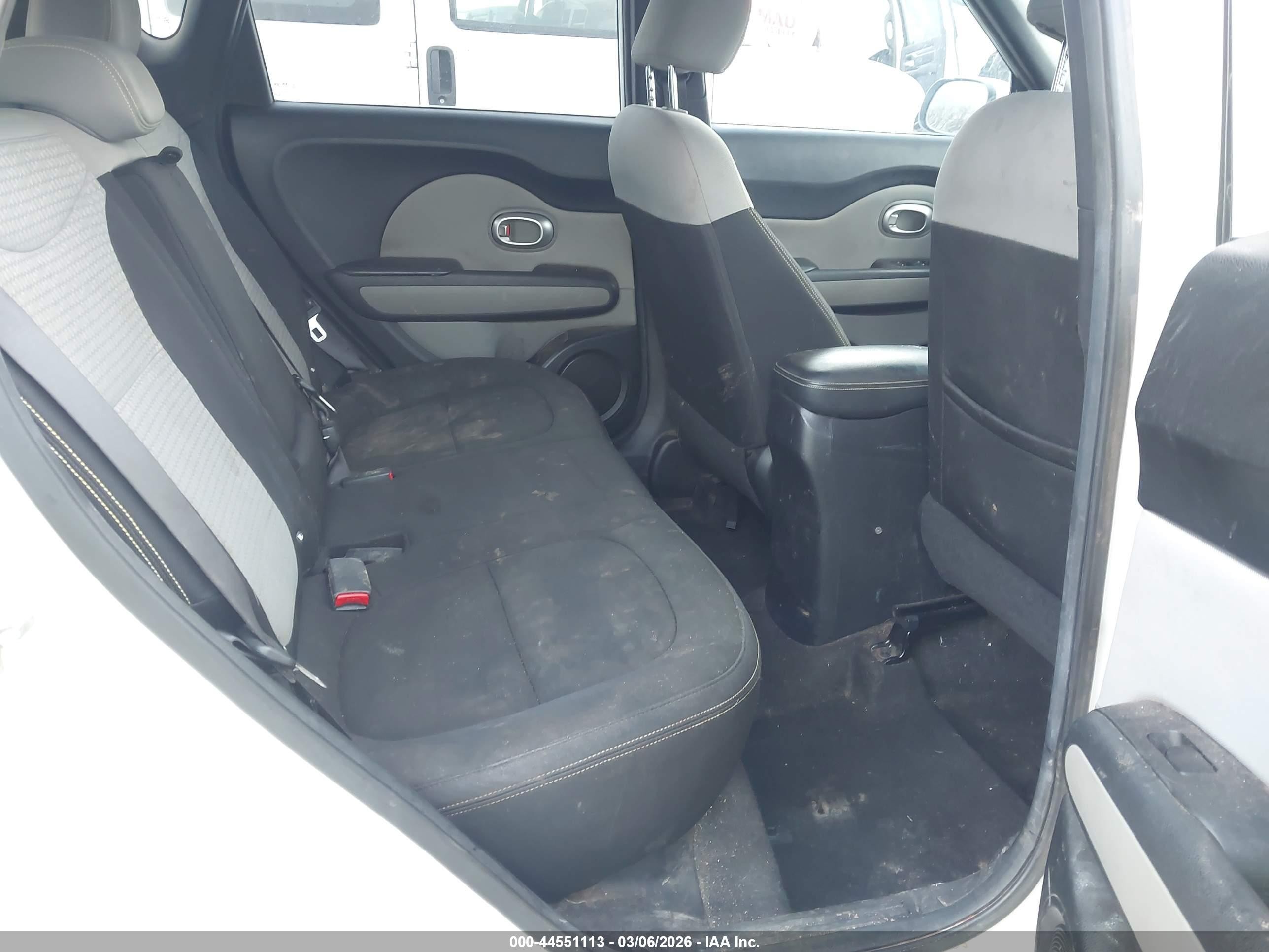 2015 Kia Soul + Белый vin: KNDJP3A56F7163778