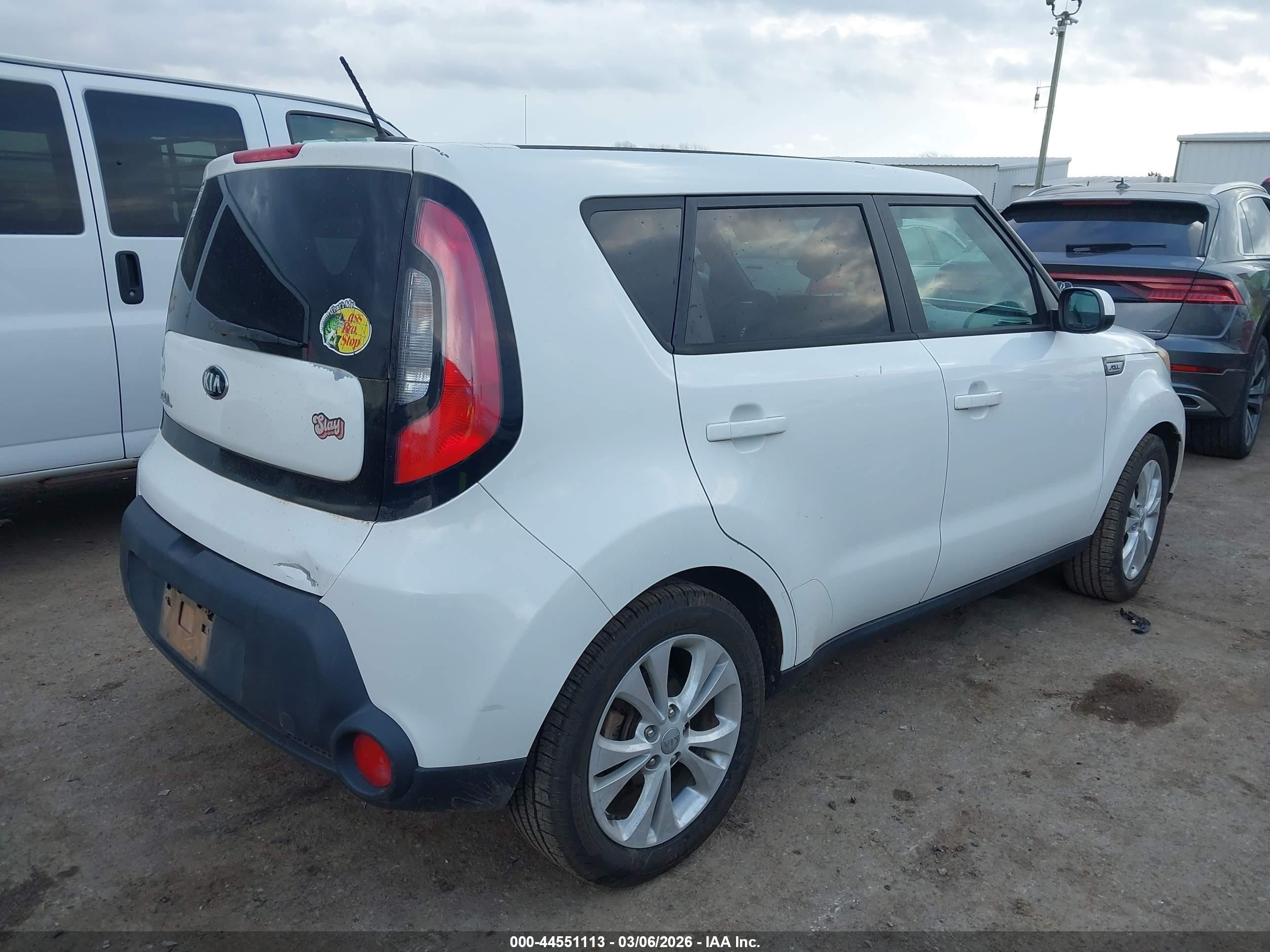 2015 Kia Soul + Белый vin: KNDJP3A56F7163778