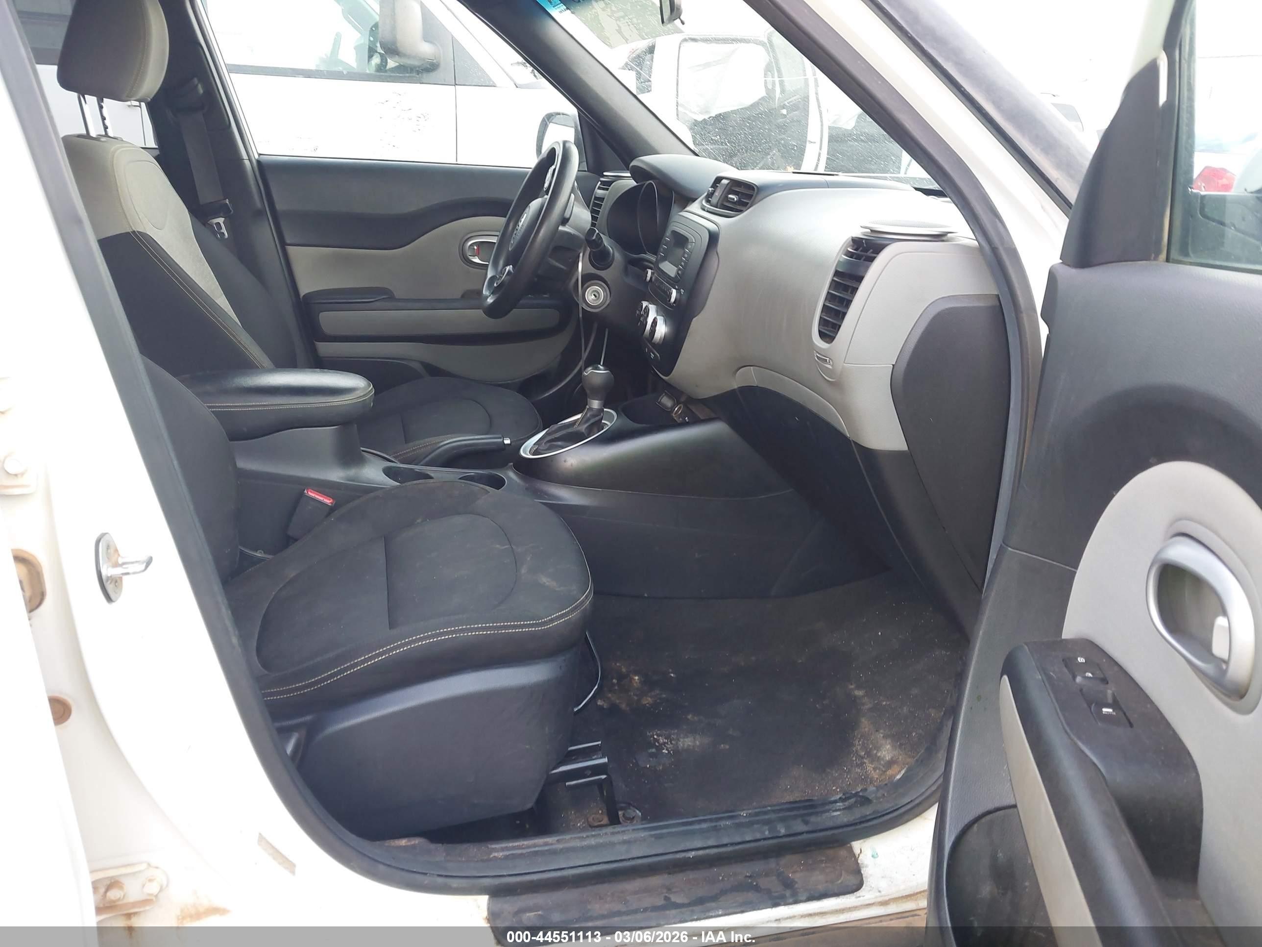 2015 Kia Soul + Белый vin: KNDJP3A56F7163778