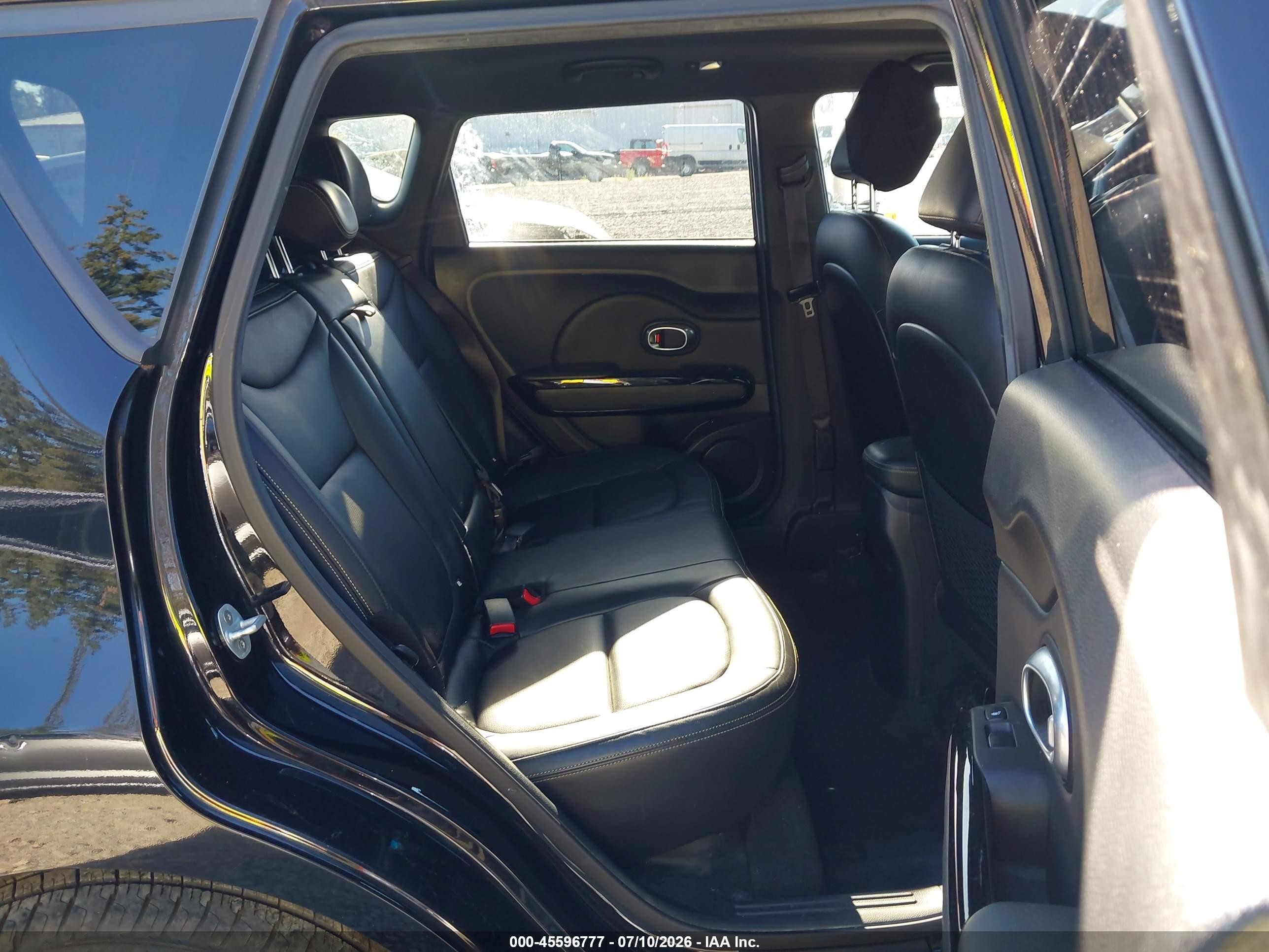 2015 Kia Soul + Black vin: KNDJP3A56F7200795