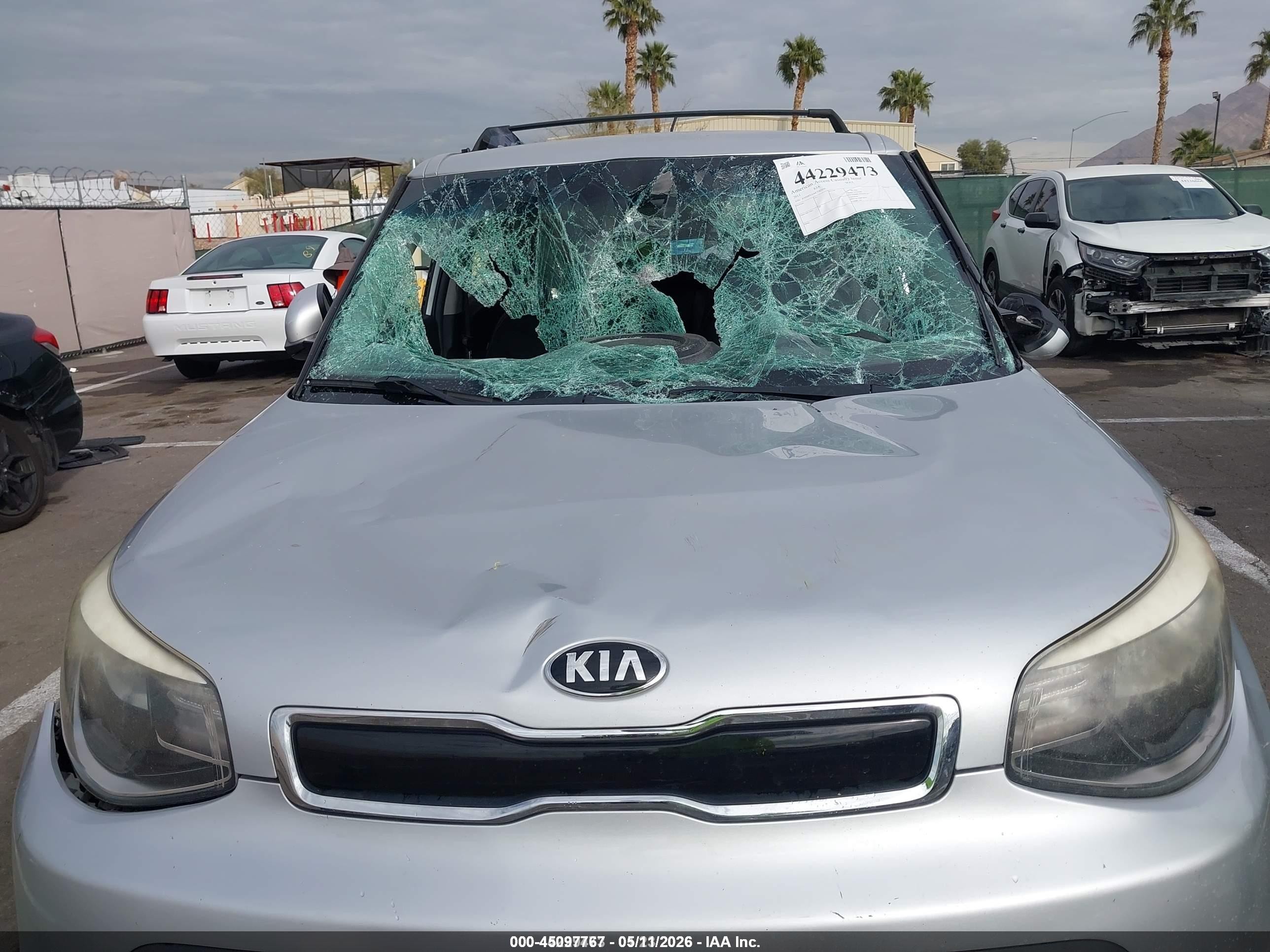 2015 Kia Soul + Серебряный vin: KNDJP3A56F7782056