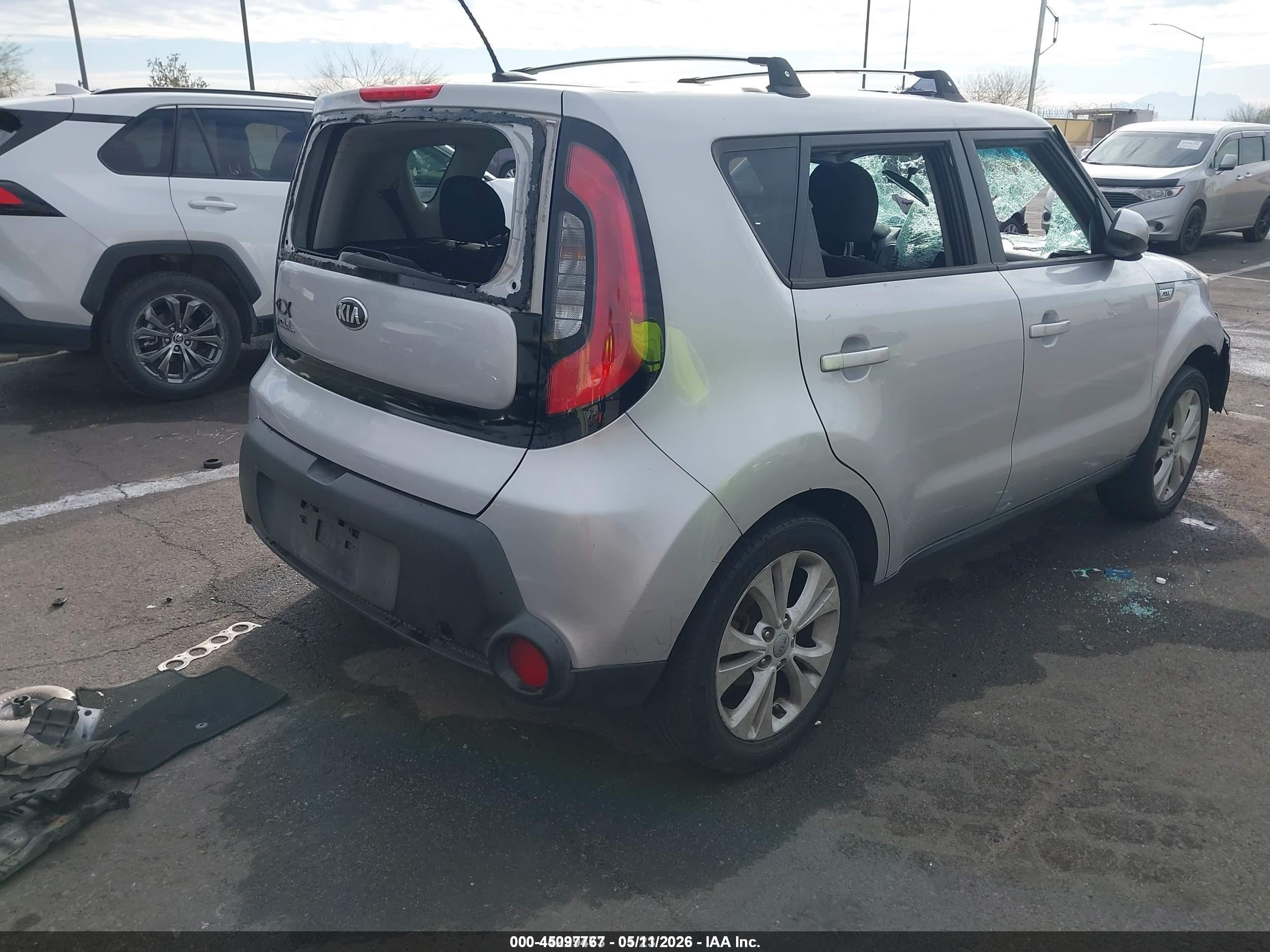 2015 Kia Soul + Серебряный vin: KNDJP3A56F7782056