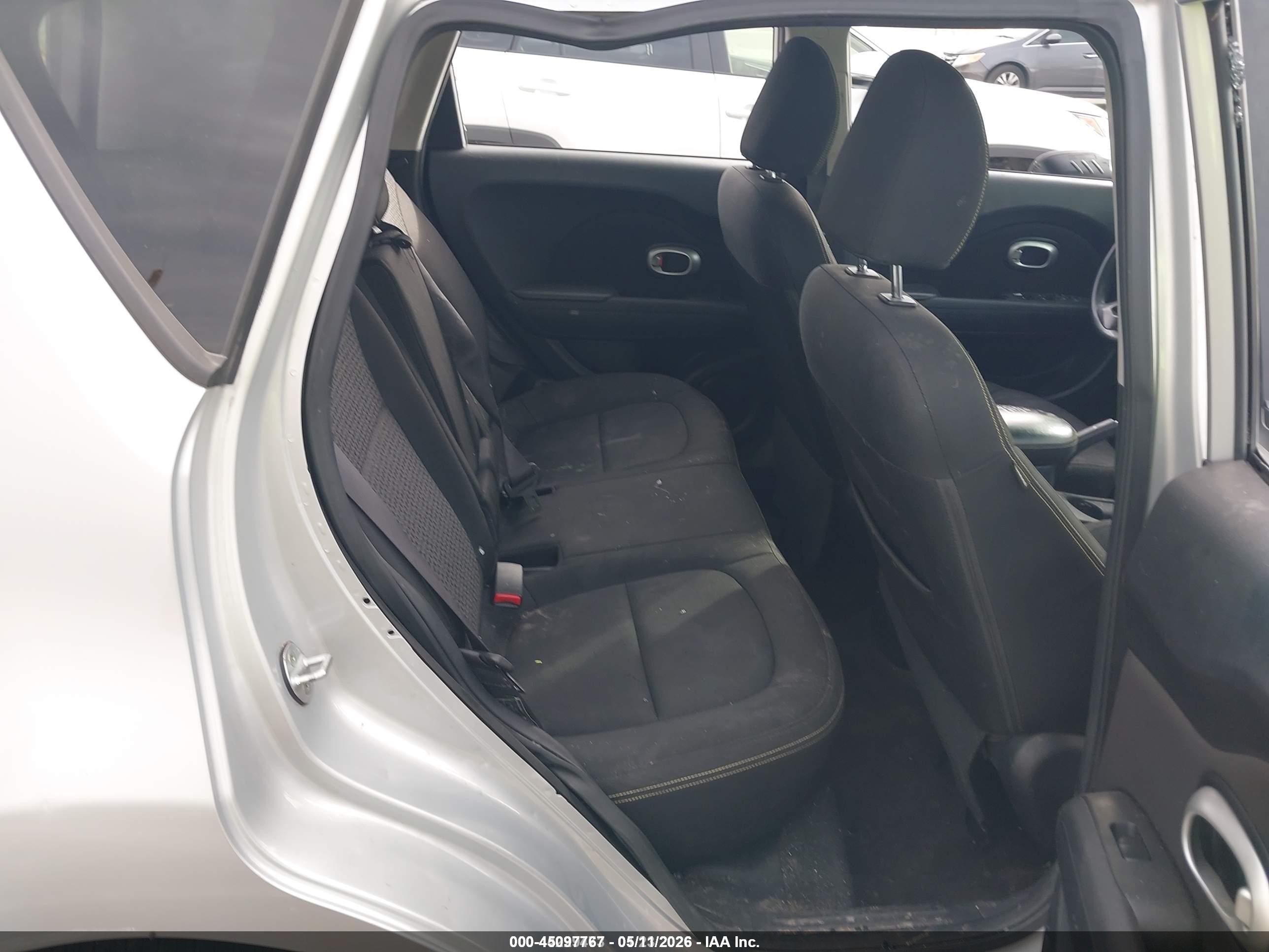 2015 Kia Soul + Серебряный vin: KNDJP3A56F7782056