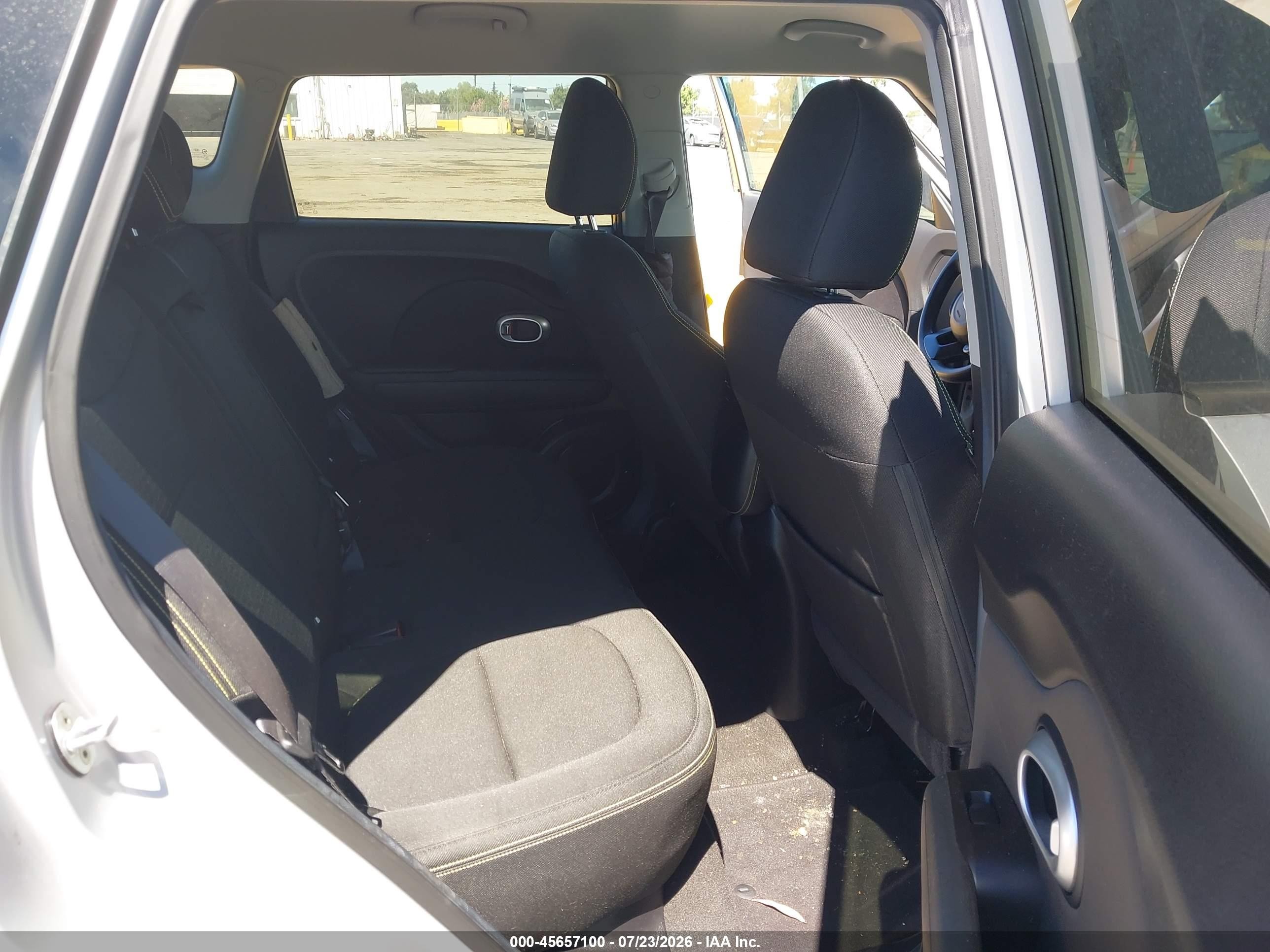 2015 Kia Soul + Серый vin: KNDJP3A56F7794904