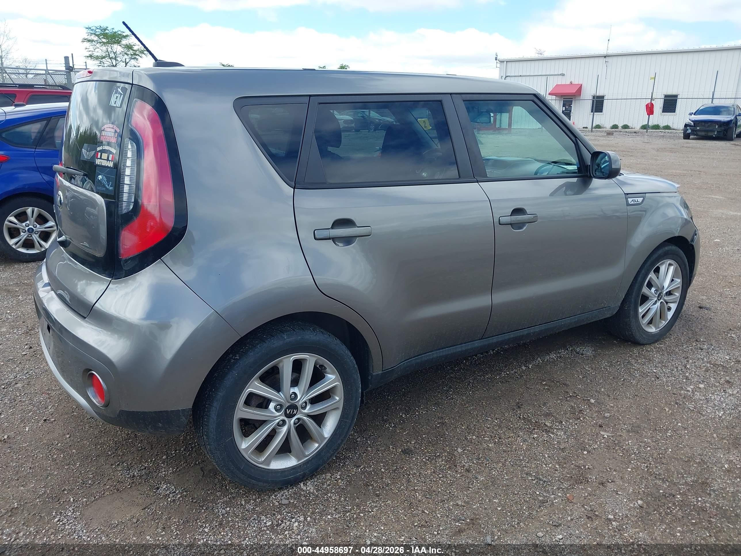 2017 Kia Soul + Gray vin: KNDJP3A56H7429481