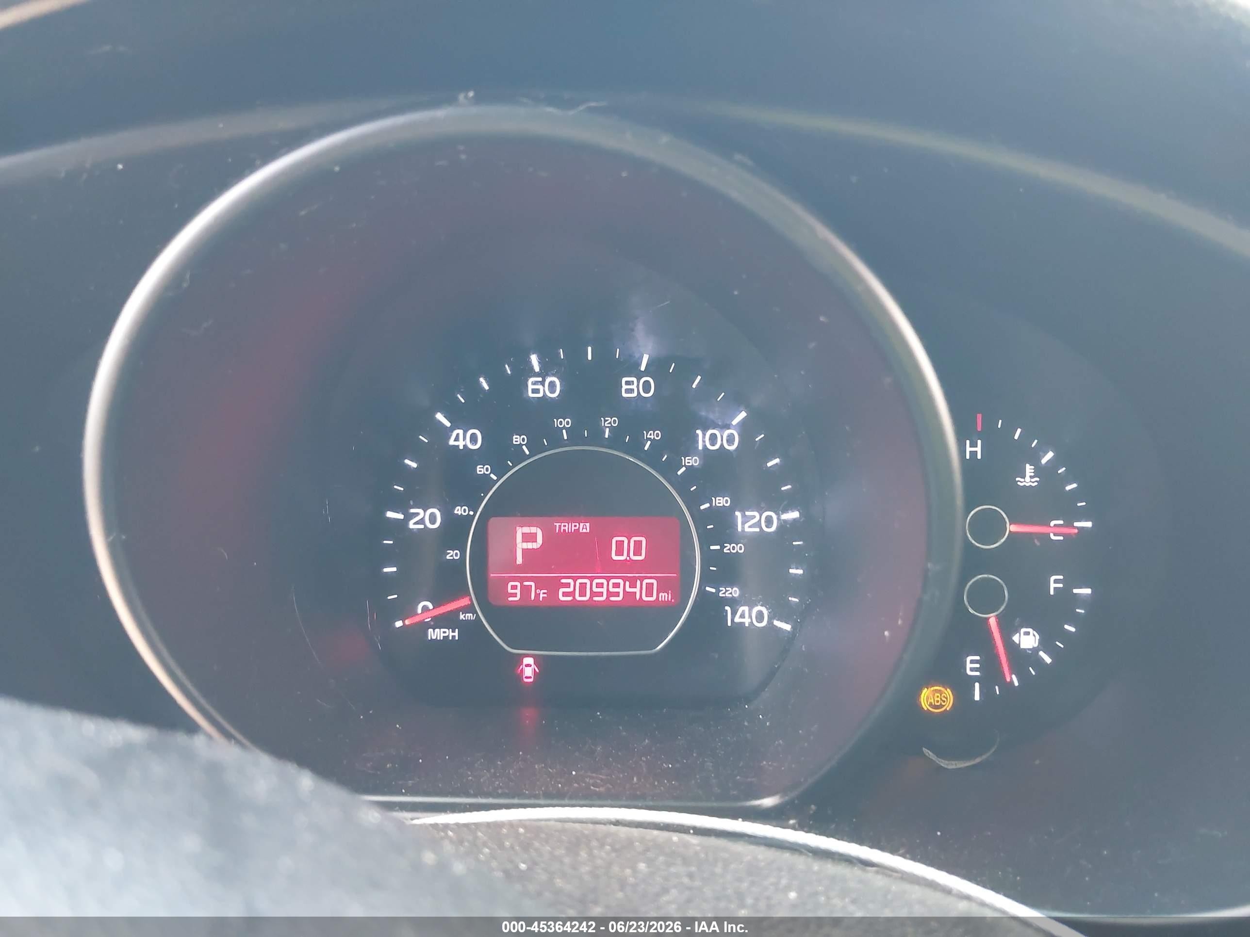 2014 Kia Soul + Black vin: KNDJP3A57E7019946
