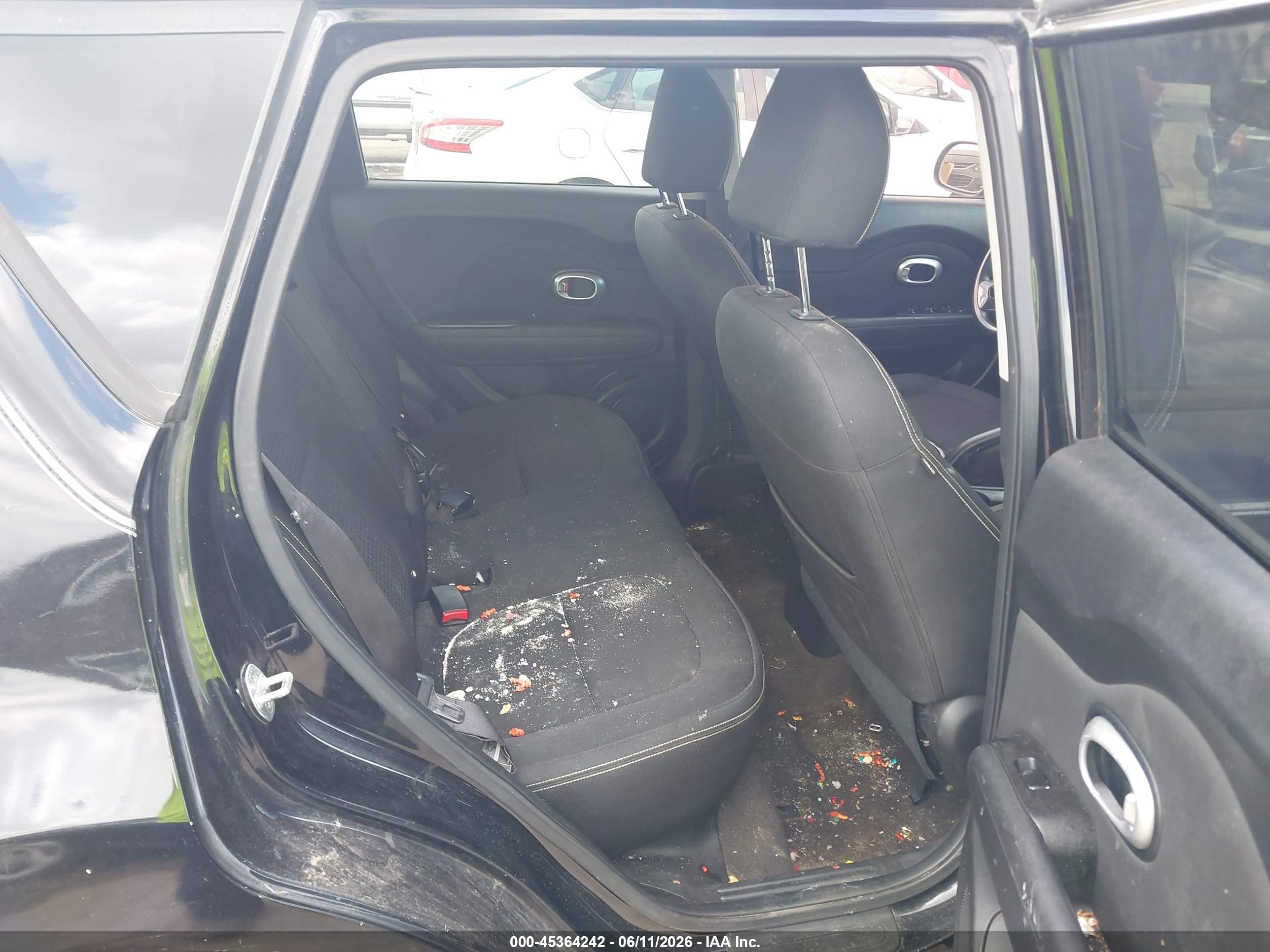 2014 Kia Soul + Black vin: KNDJP3A57E7019946