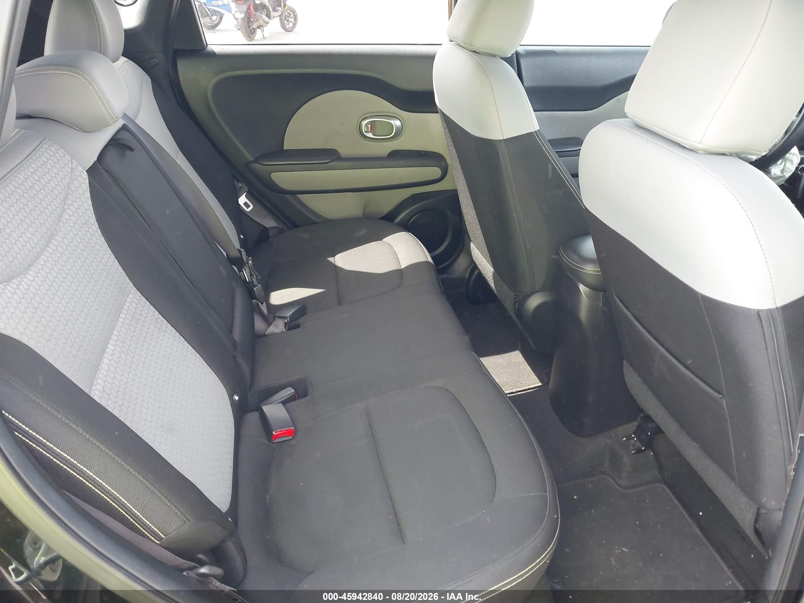 2014 Kia Soul + Black vin: KNDJP3A57E7078186