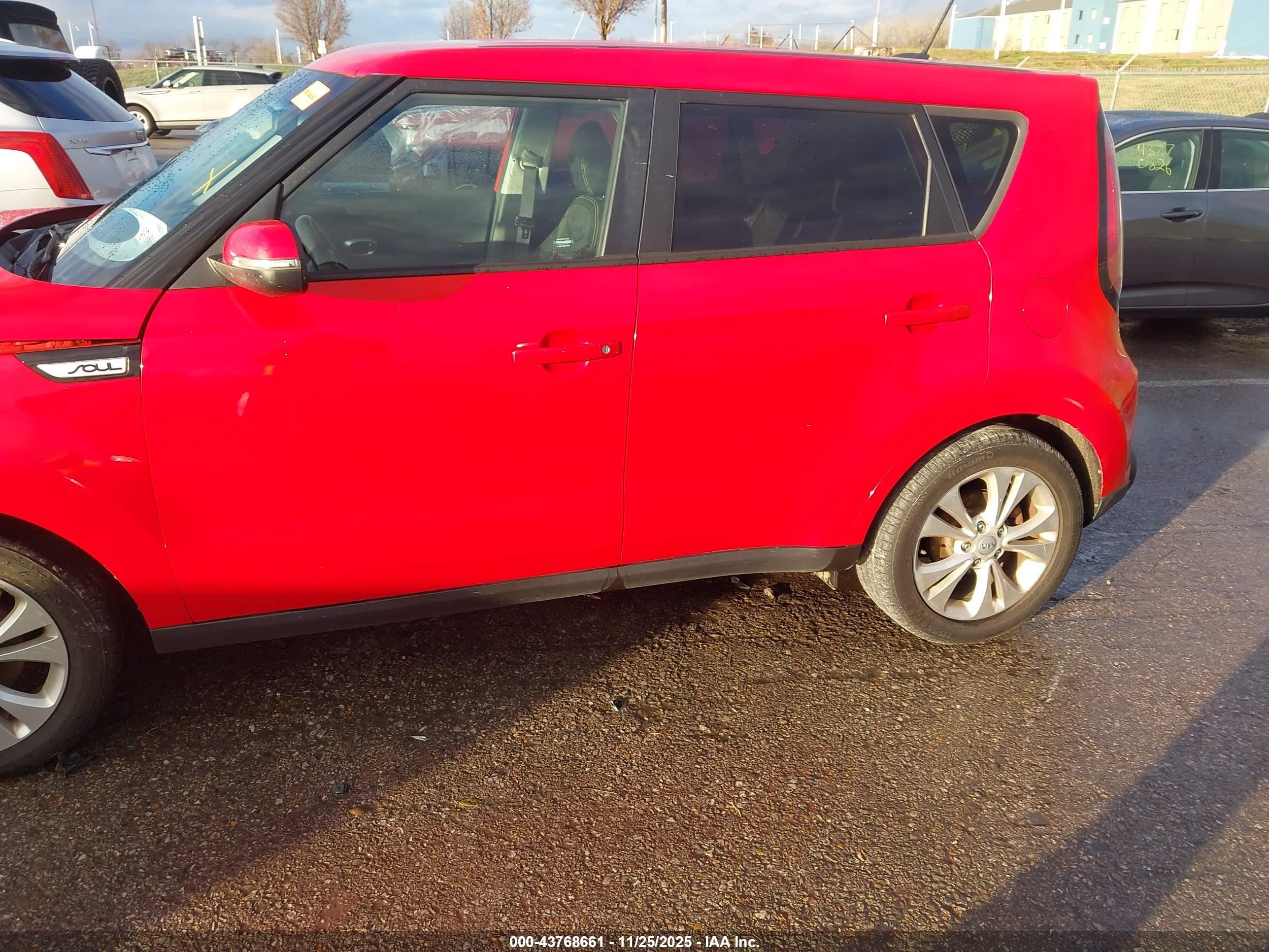 2014 Kia Soul + Красный vin: KNDJP3A57E7705792