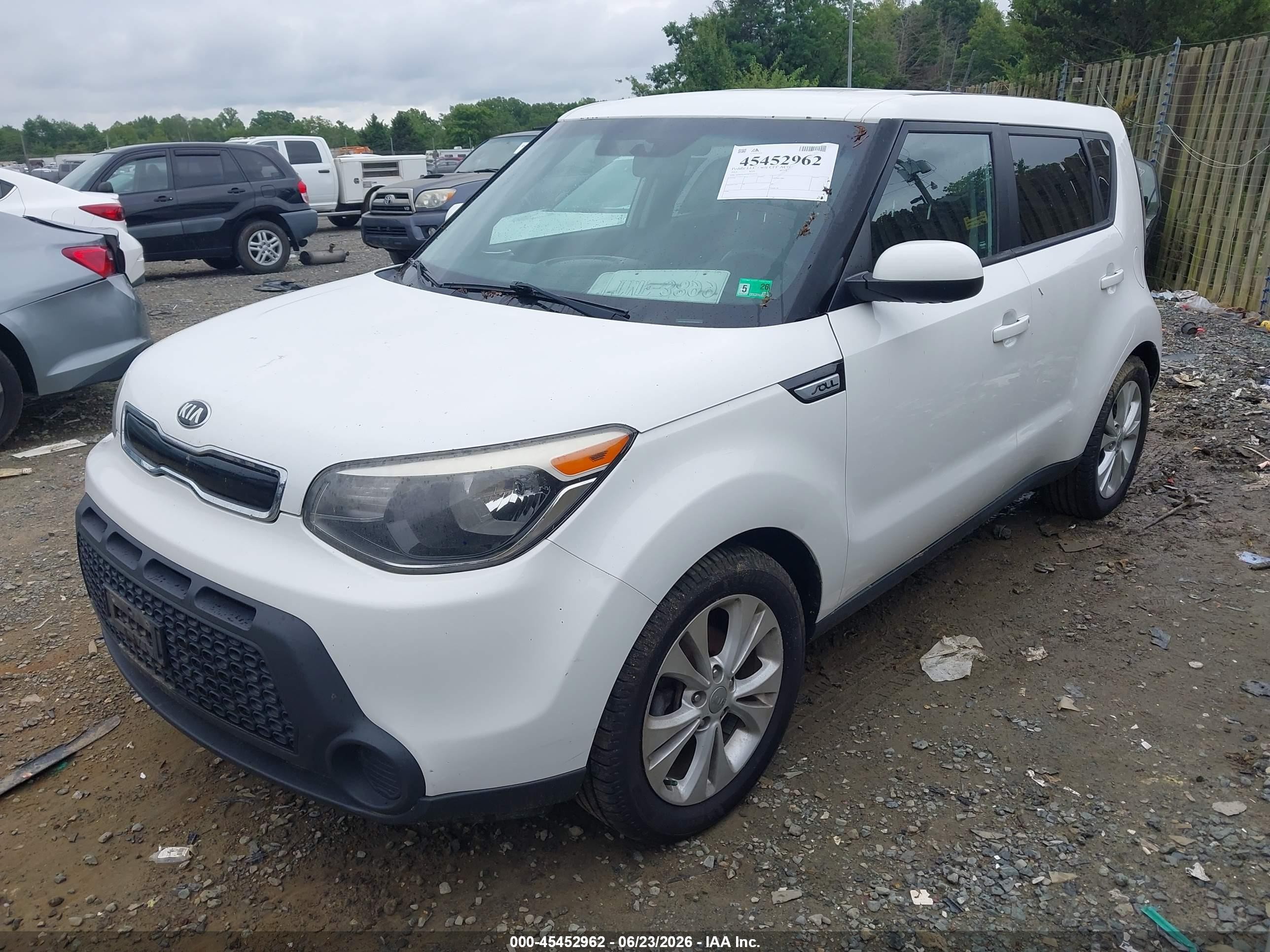 2015 Kia Soul + White vin: KNDJP3A57F7152191