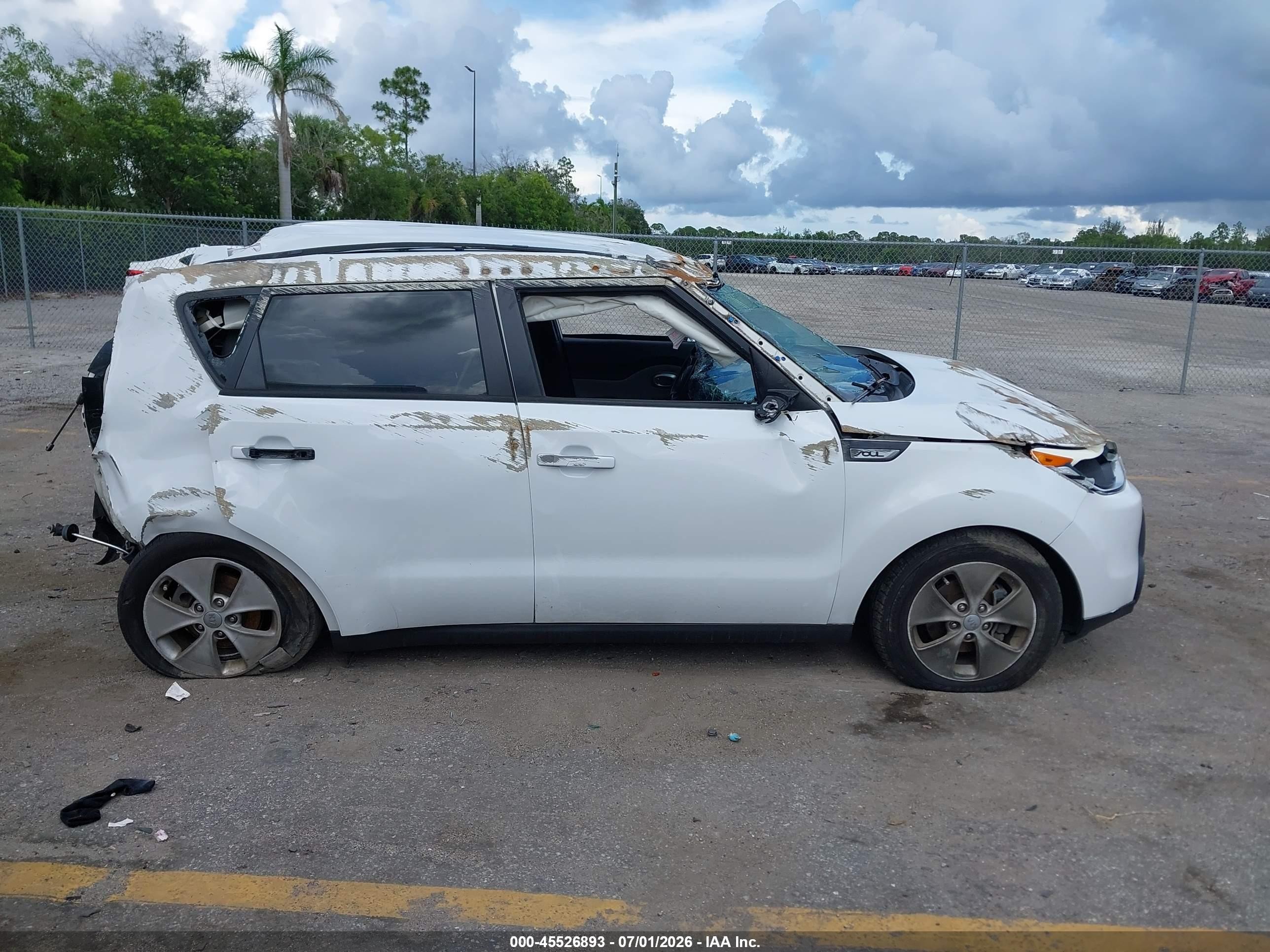 2015 Kia Soul + White vin: KNDJP3A57F7191671