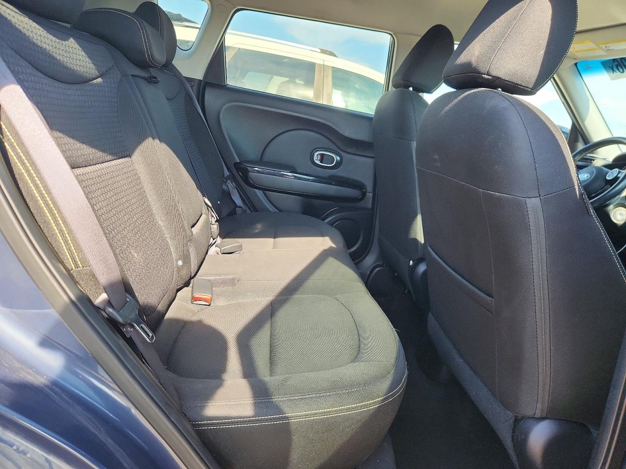 2015 Kia Soul + Blue vin: KNDJP3A57F7196028