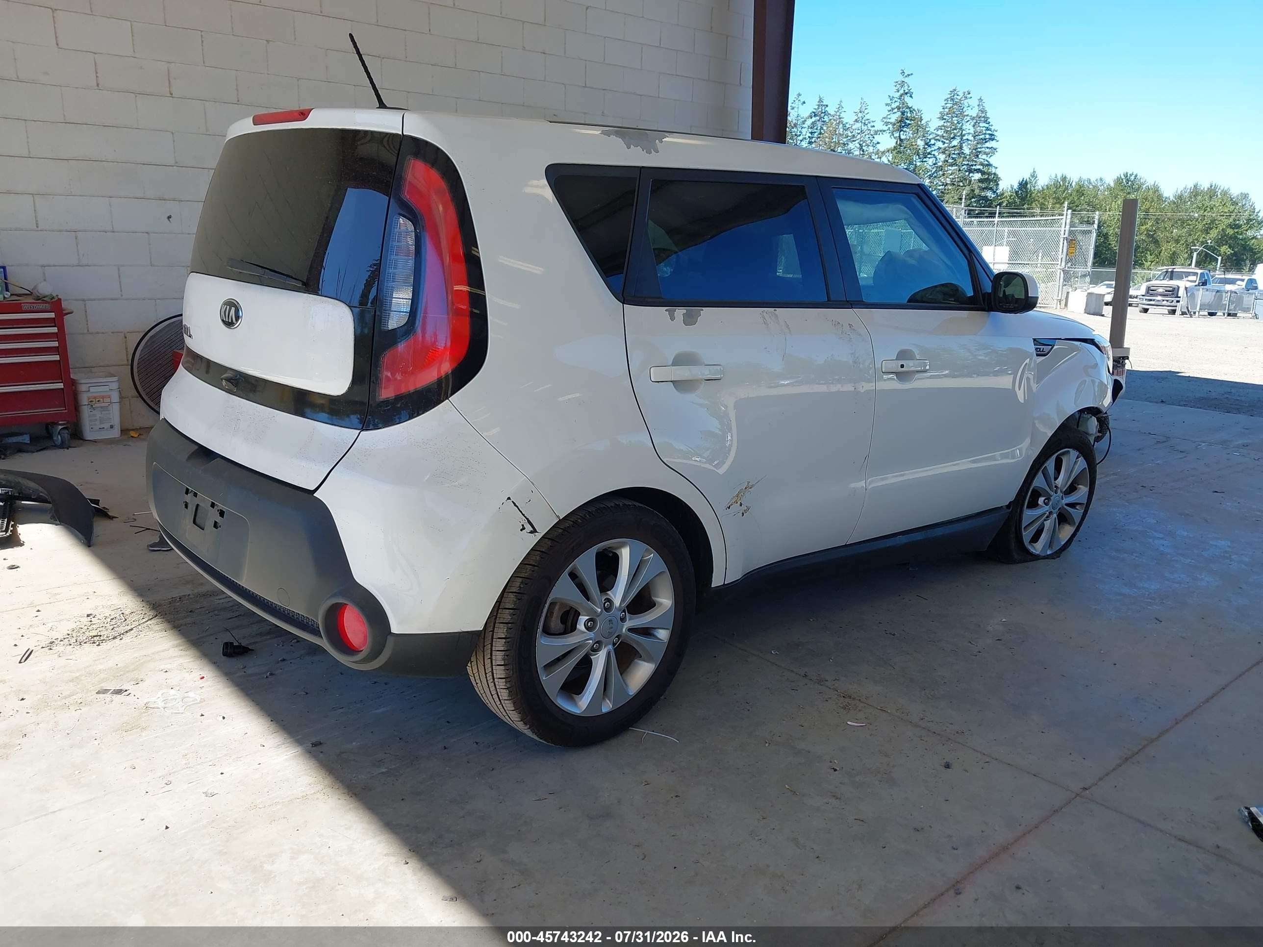 2015 Kia Soul + White vin: KNDJP3A57F7213832